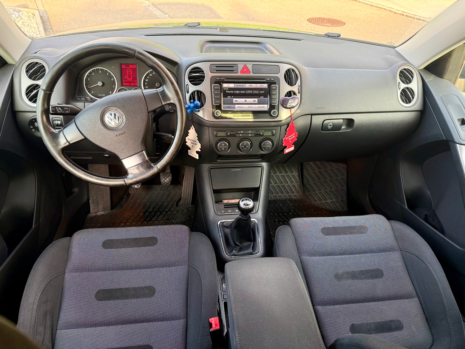 VW Tiguan 2.0 TSI Sport&Style-image-3