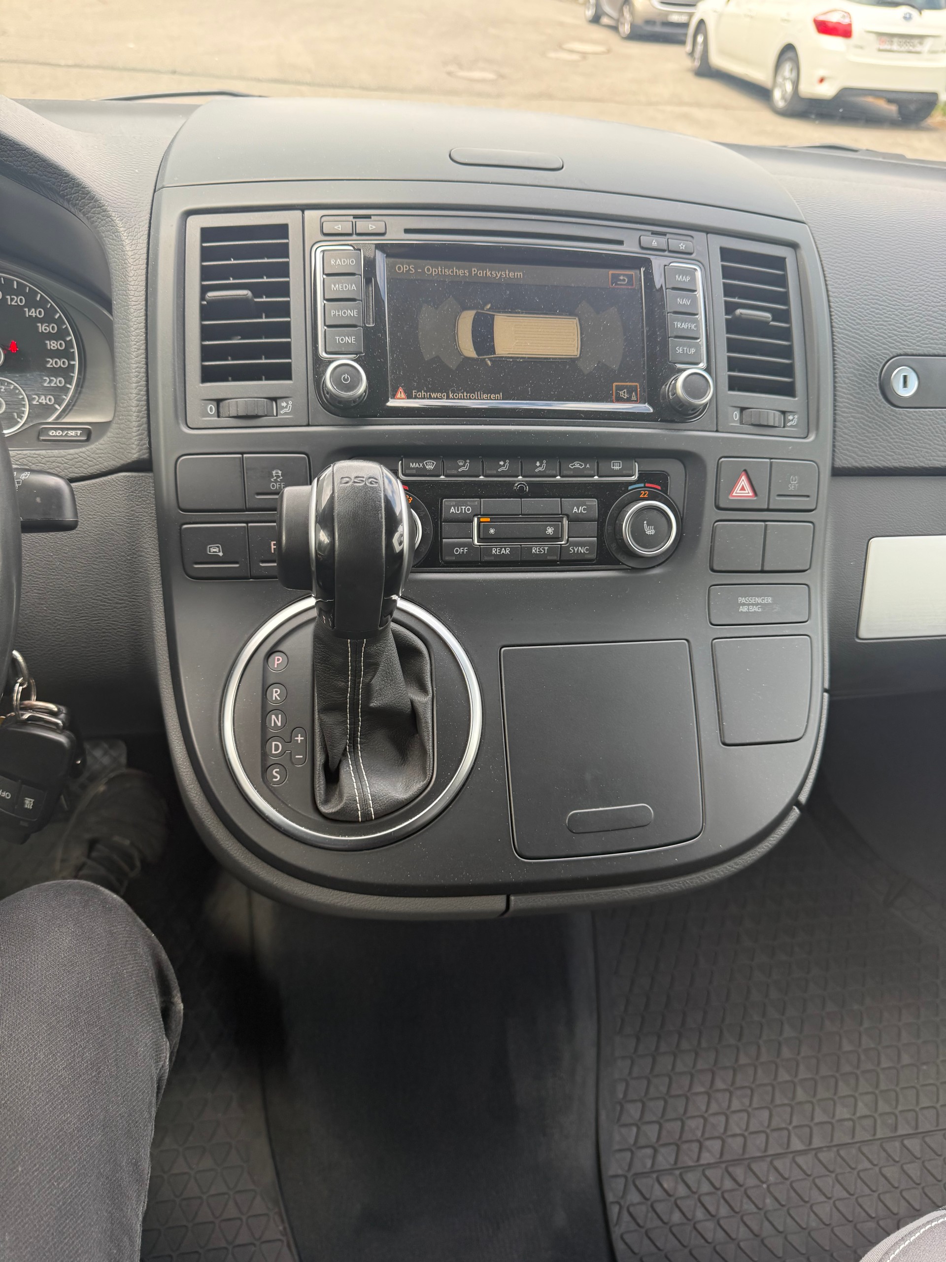VW T5 Multivan 2.0 Bi-TDI CR CL Edition 25 4Mot. DSG-image-13