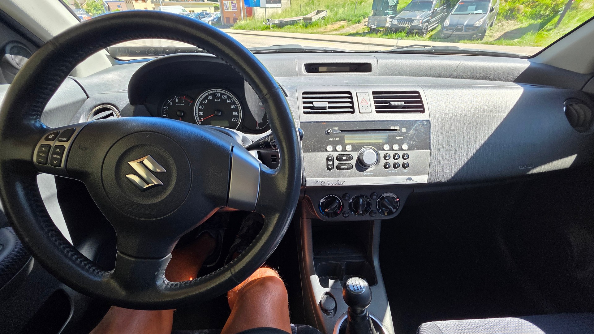 SUZUKI Swift 1.3i 16V GL Top 4x4-image-9