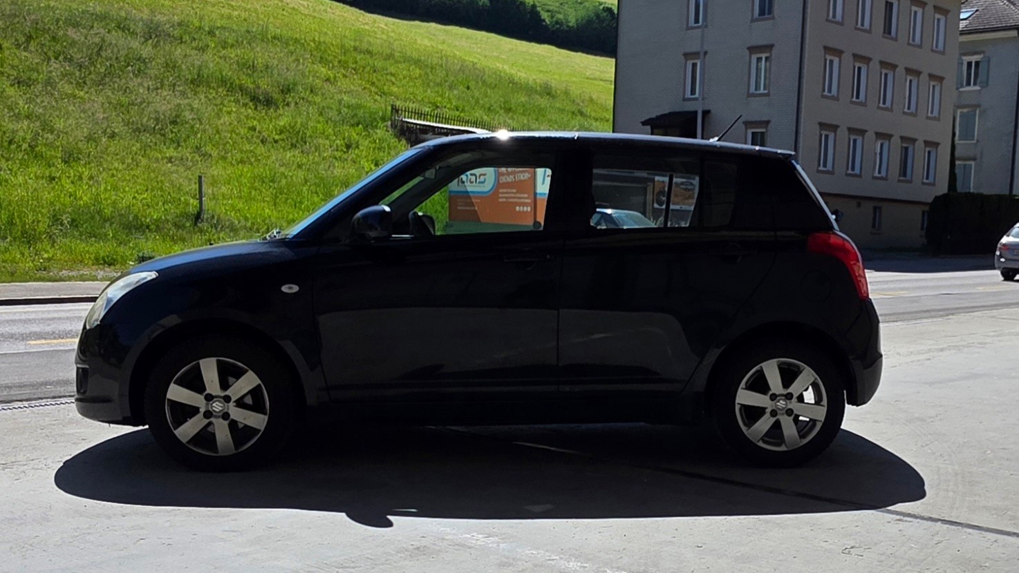 SUZUKI Swift 1.3i 16V GL Top 4x4-image-4