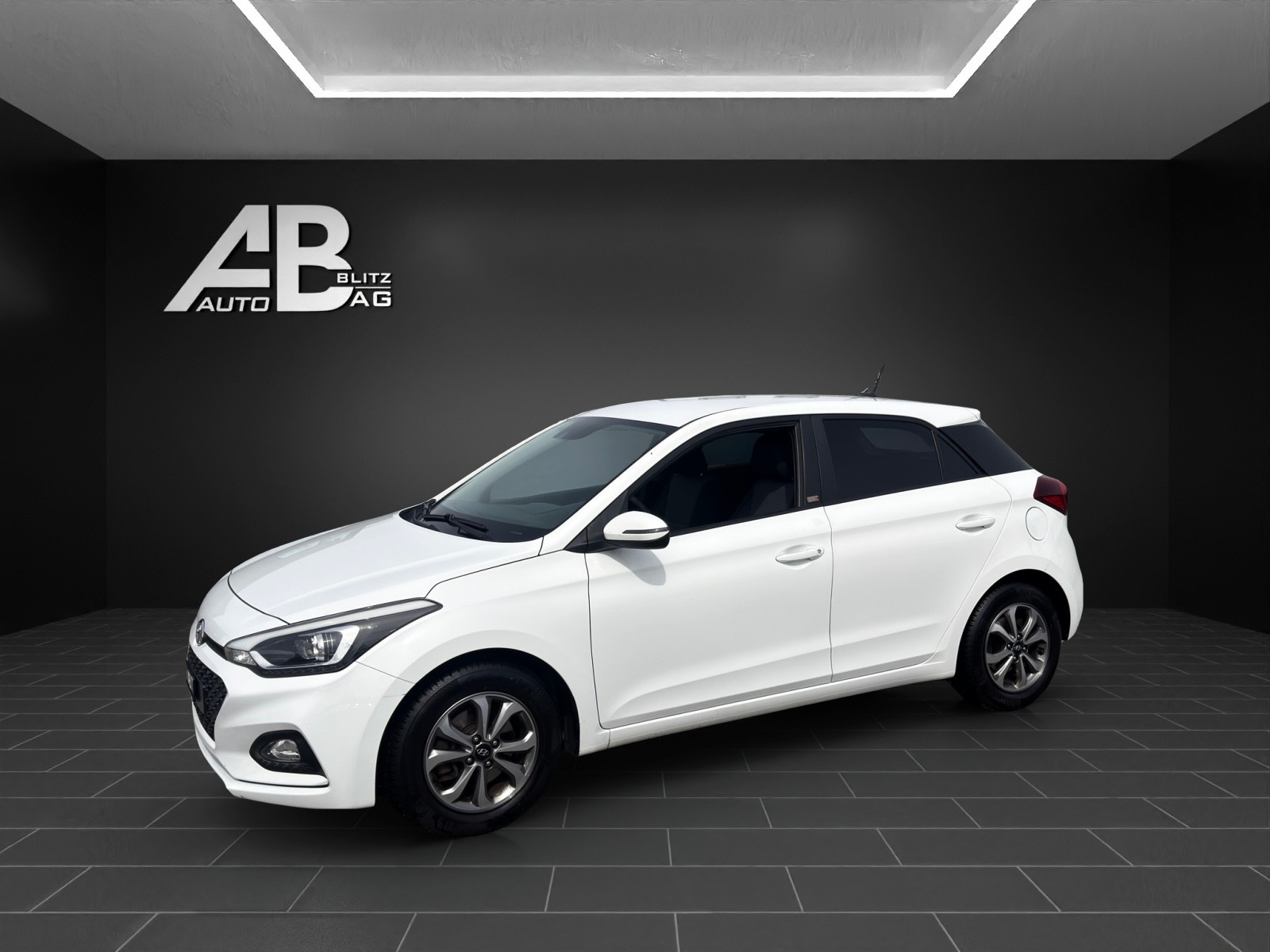 HYUNDAI i20 1.0 T-GDi Amplia mit 100 PS-showroom-element-1