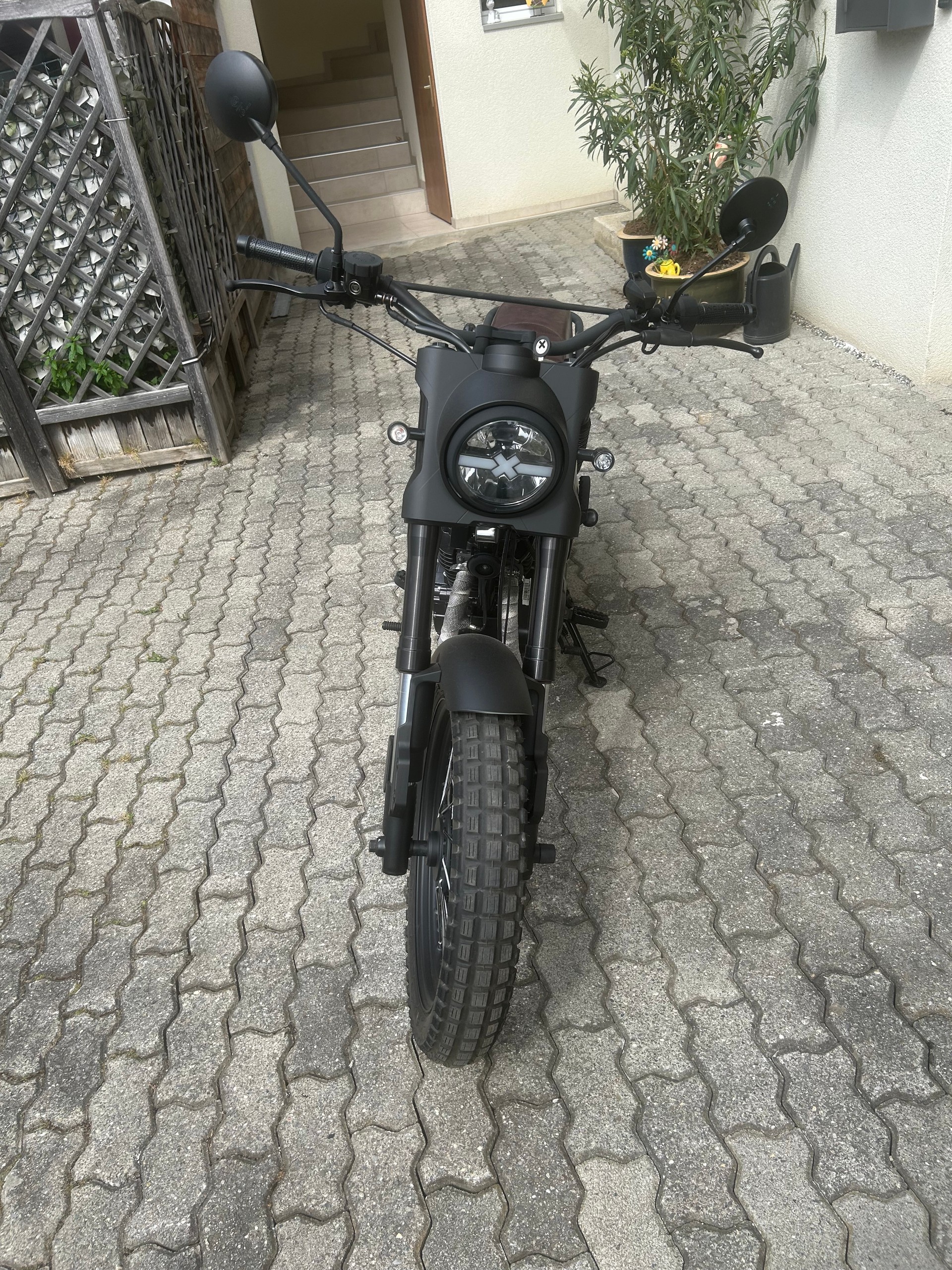 BRIXTON Glanville 250X-image-1