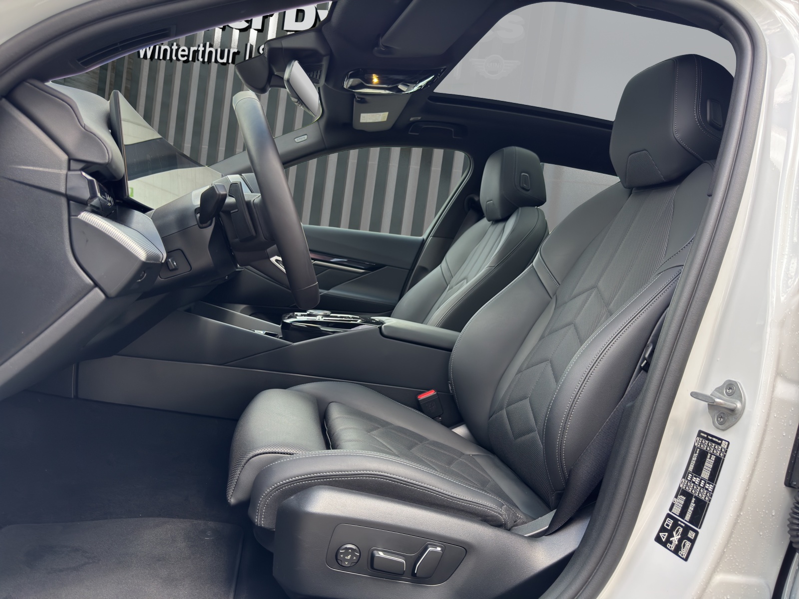 BMW 520d xDrive Touring M Sportpaket-image-16