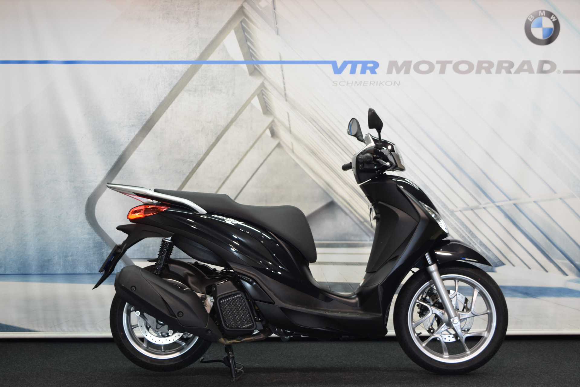 PIAGGIO Medley 125-showroom-element-1