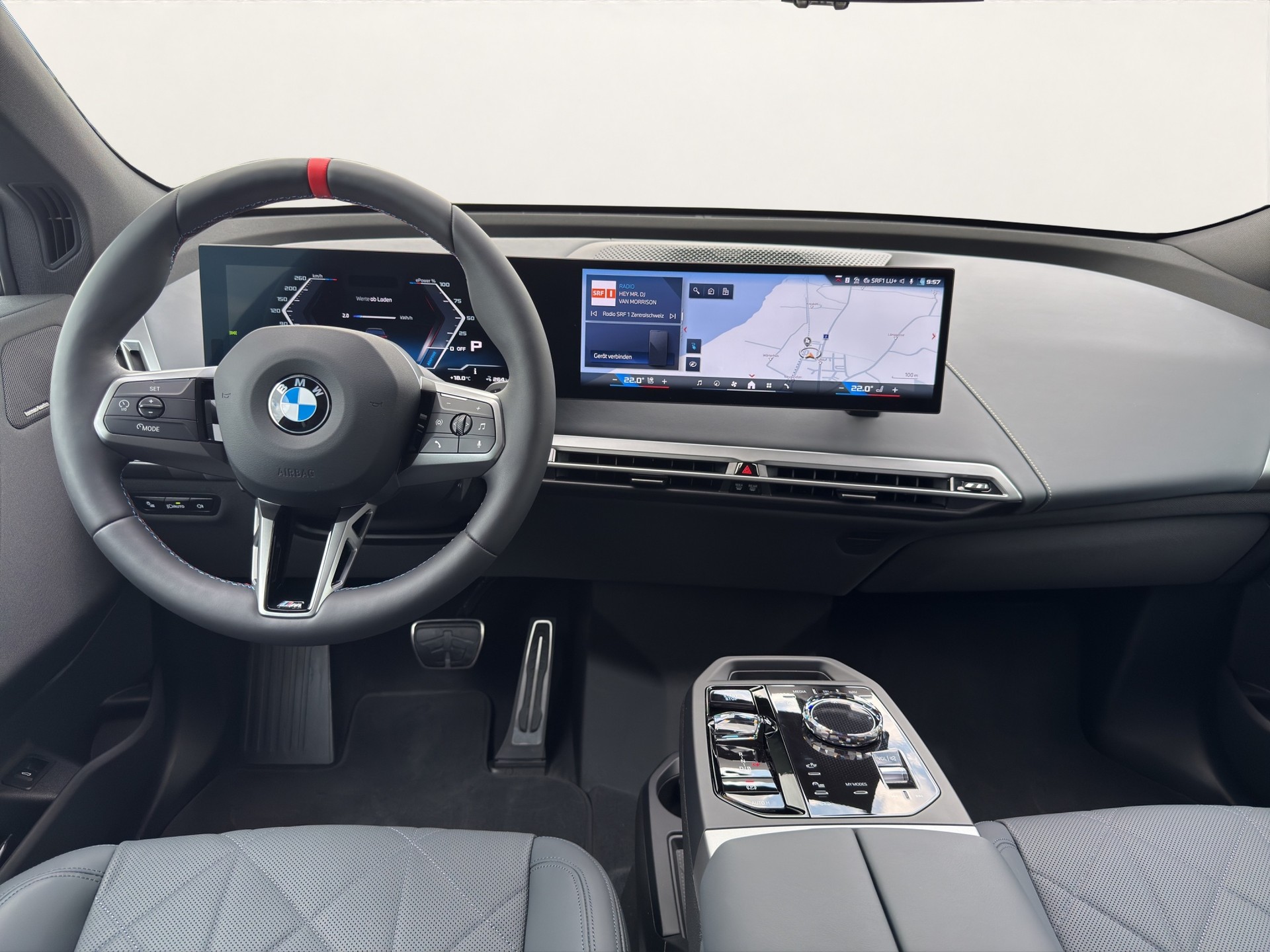 BMW iX M70 xDrive-image-12