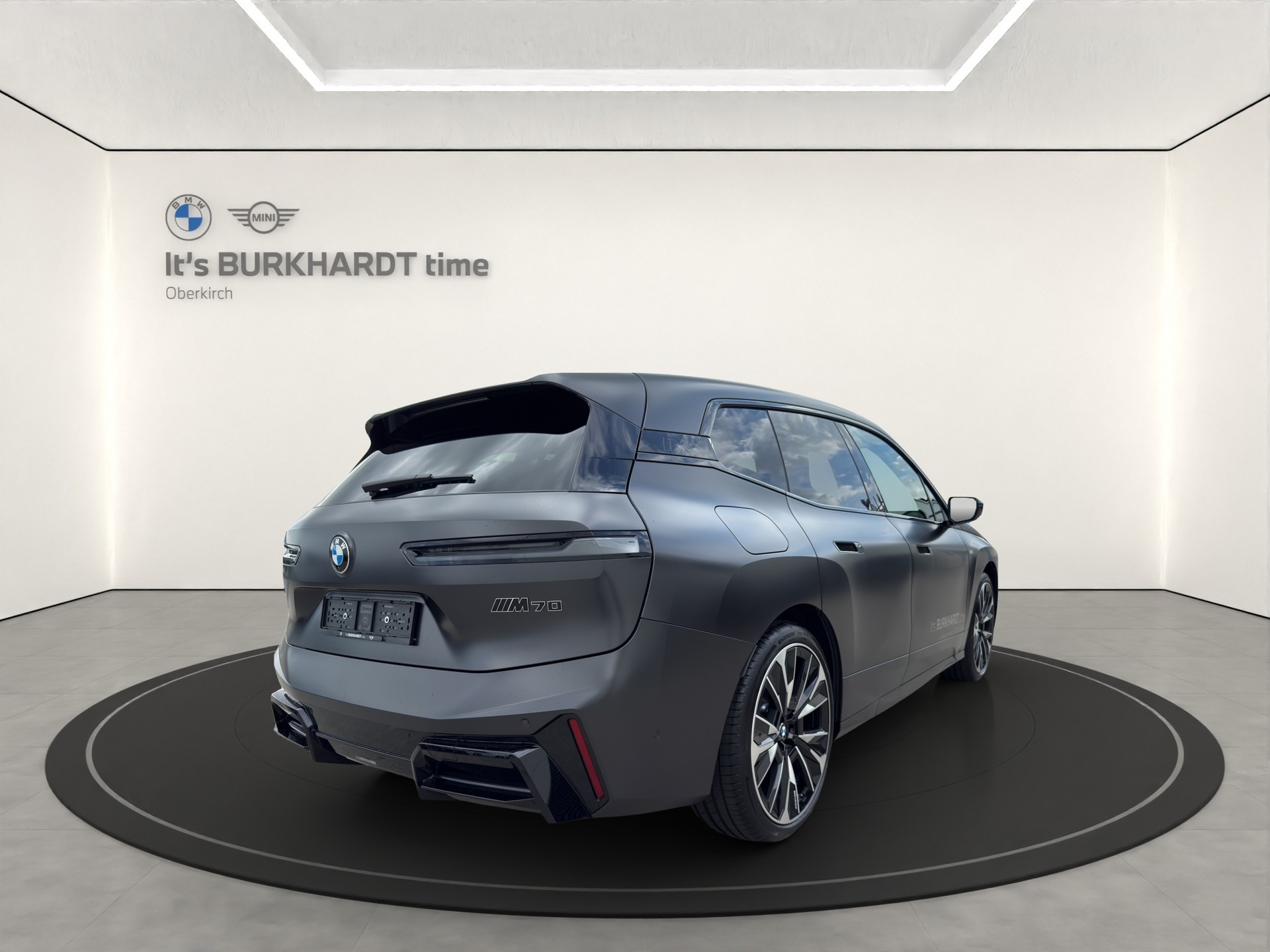 BMW iX M70 xDrive-image-4