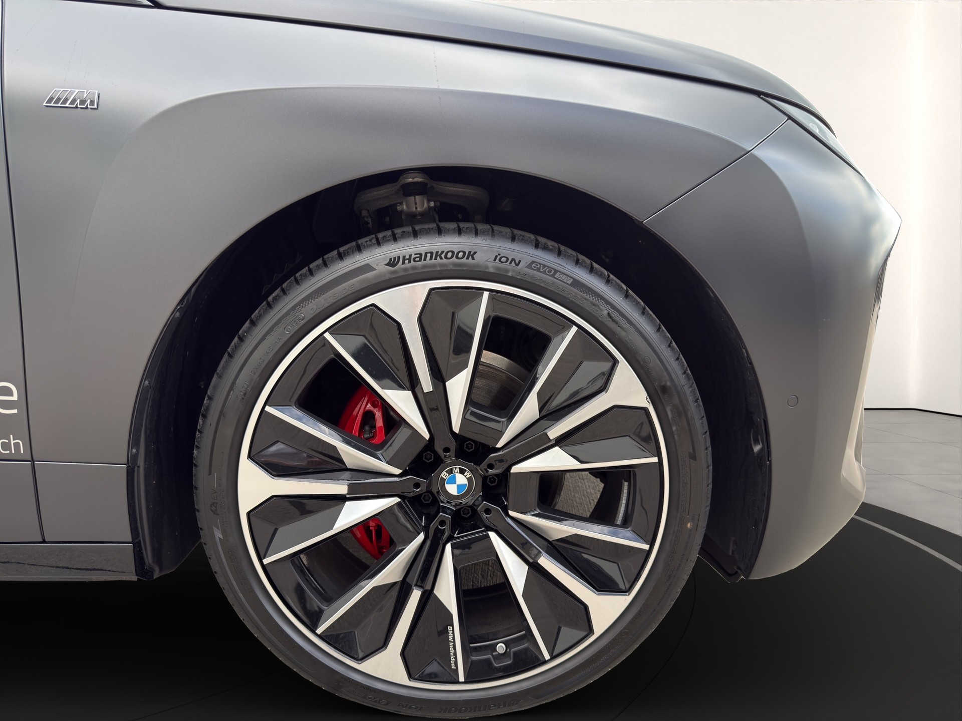BMW iX M70 xDrive-image-6