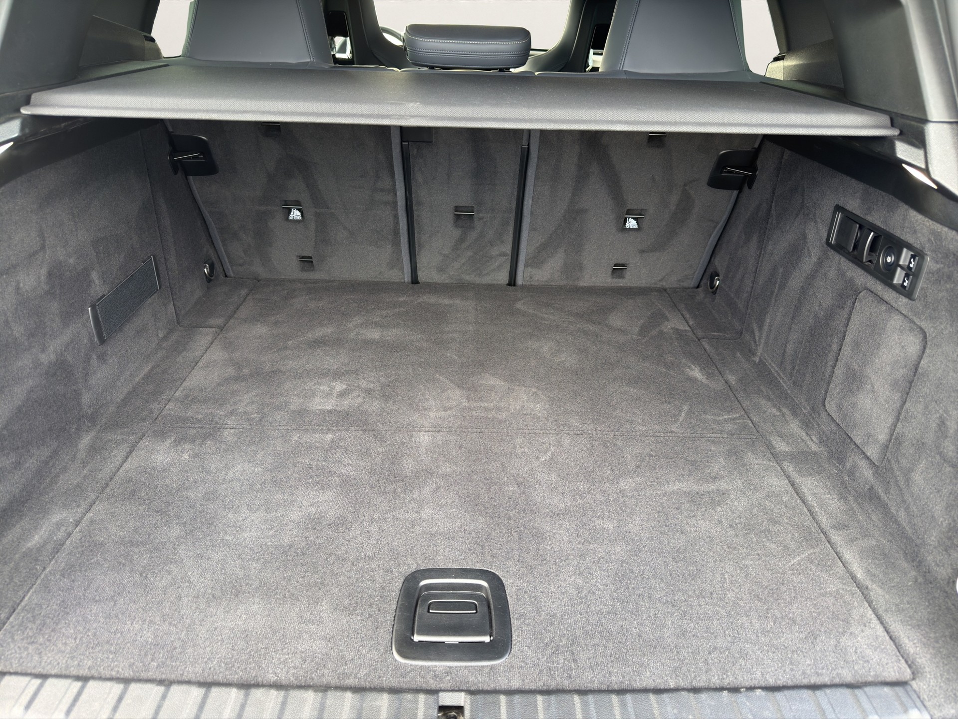 BMW iX M70 xDrive-image-19