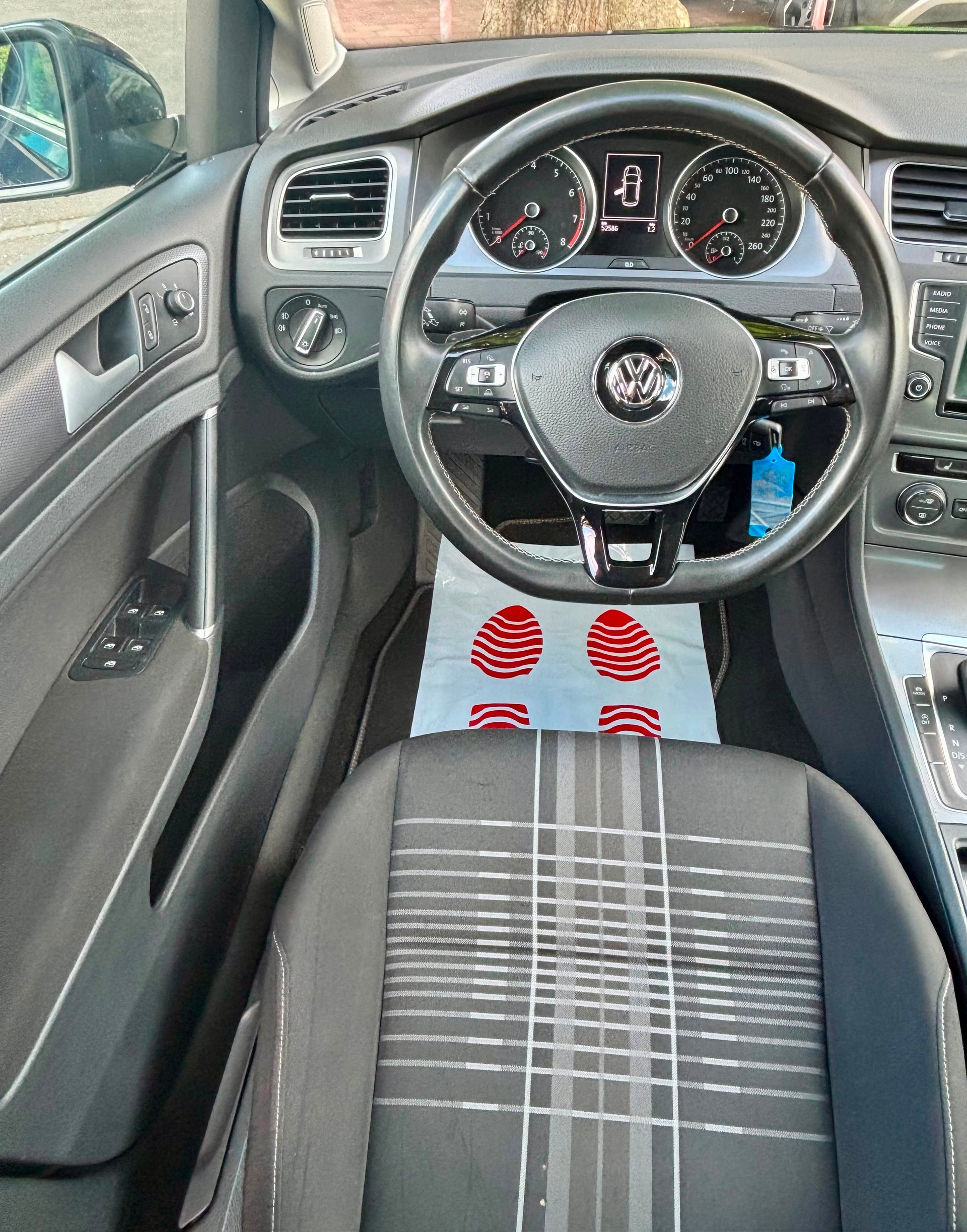 VW Golf 1.4 TSI Lounge DSG-image-8