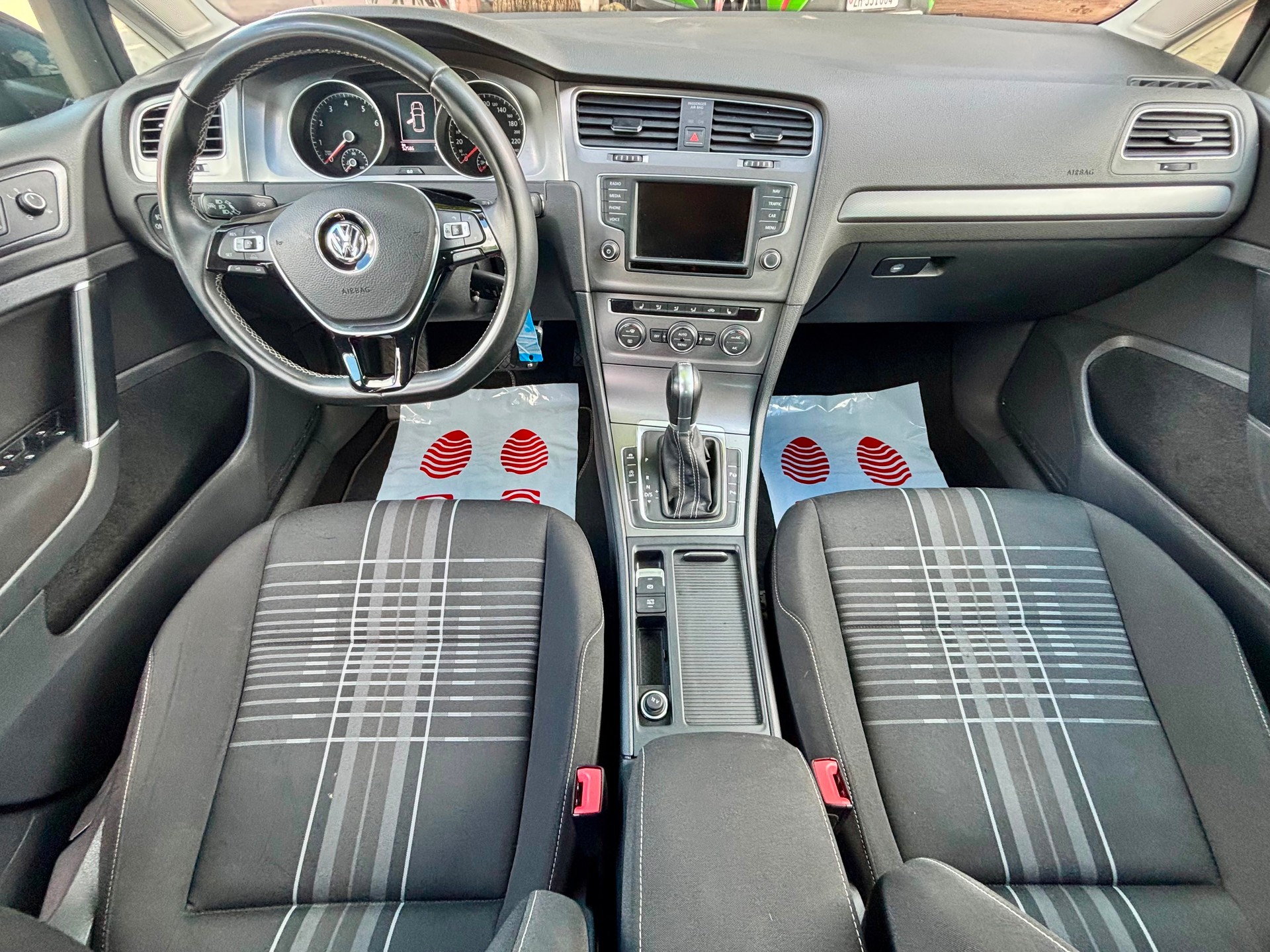VW Golf 1.4 TSI Lounge DSG-image-6