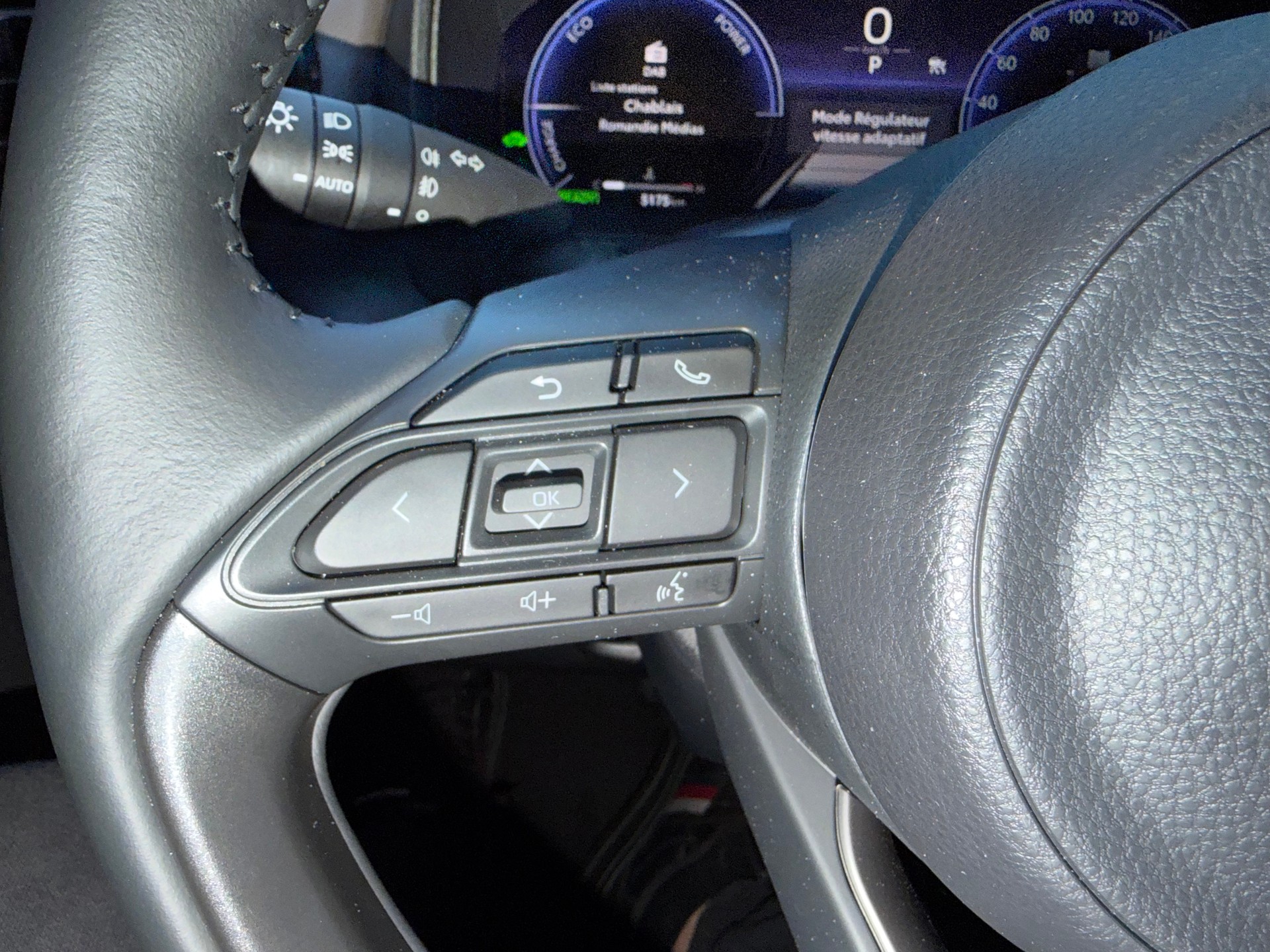 TOYOTA Yaris Cross 1.5 Premium 4 X. 4. - BOITE AUTOMATIQUE-image-36