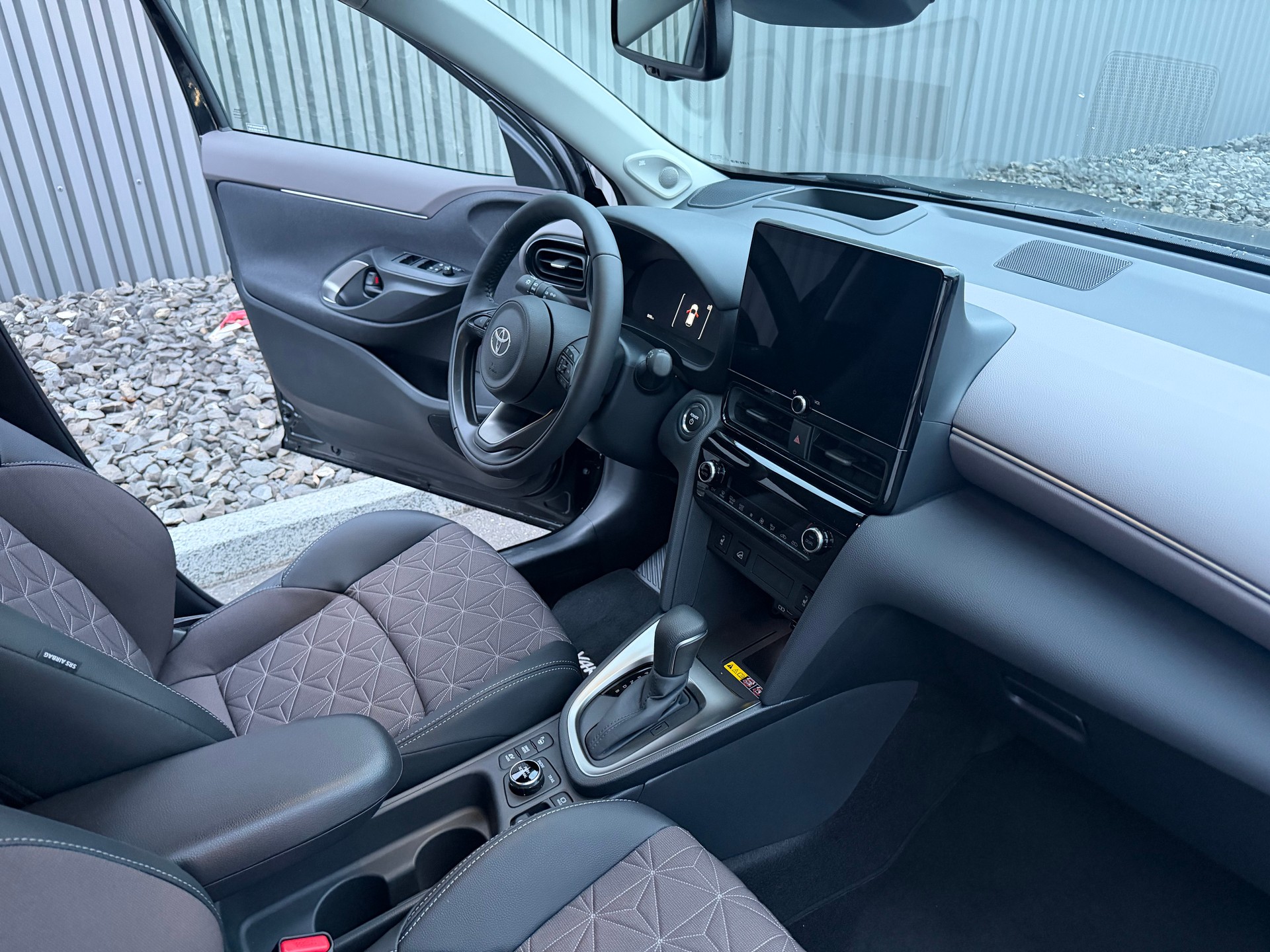 TOYOTA Yaris Cross 1.5 Premium 4 X. 4. - BOITE AUTOMATIQUE-image-17