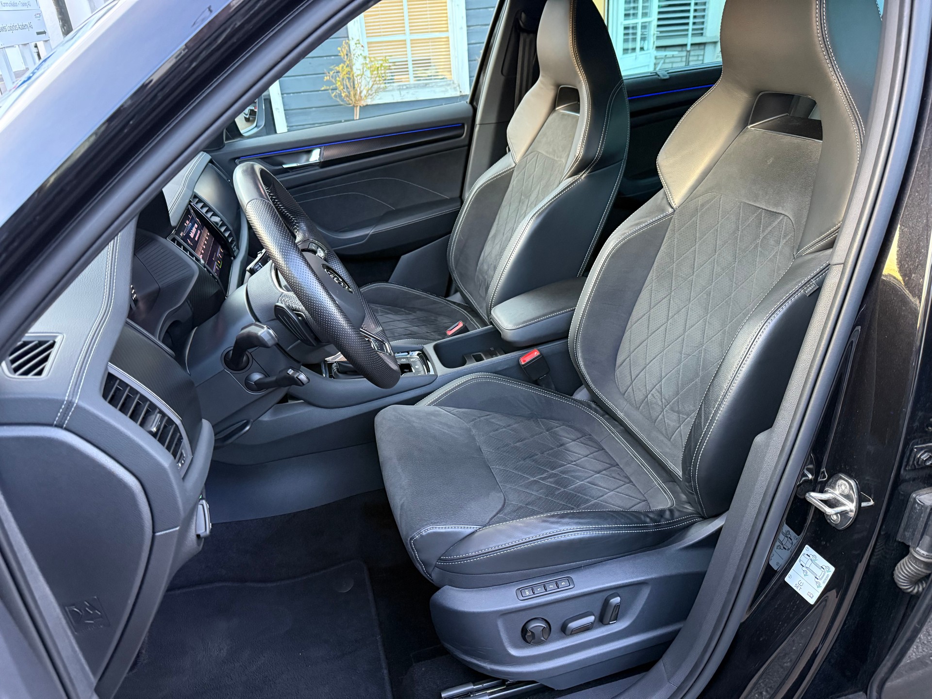 SKODA Kodiaq 2.0 TDI 200 Sportline DSG-image-12