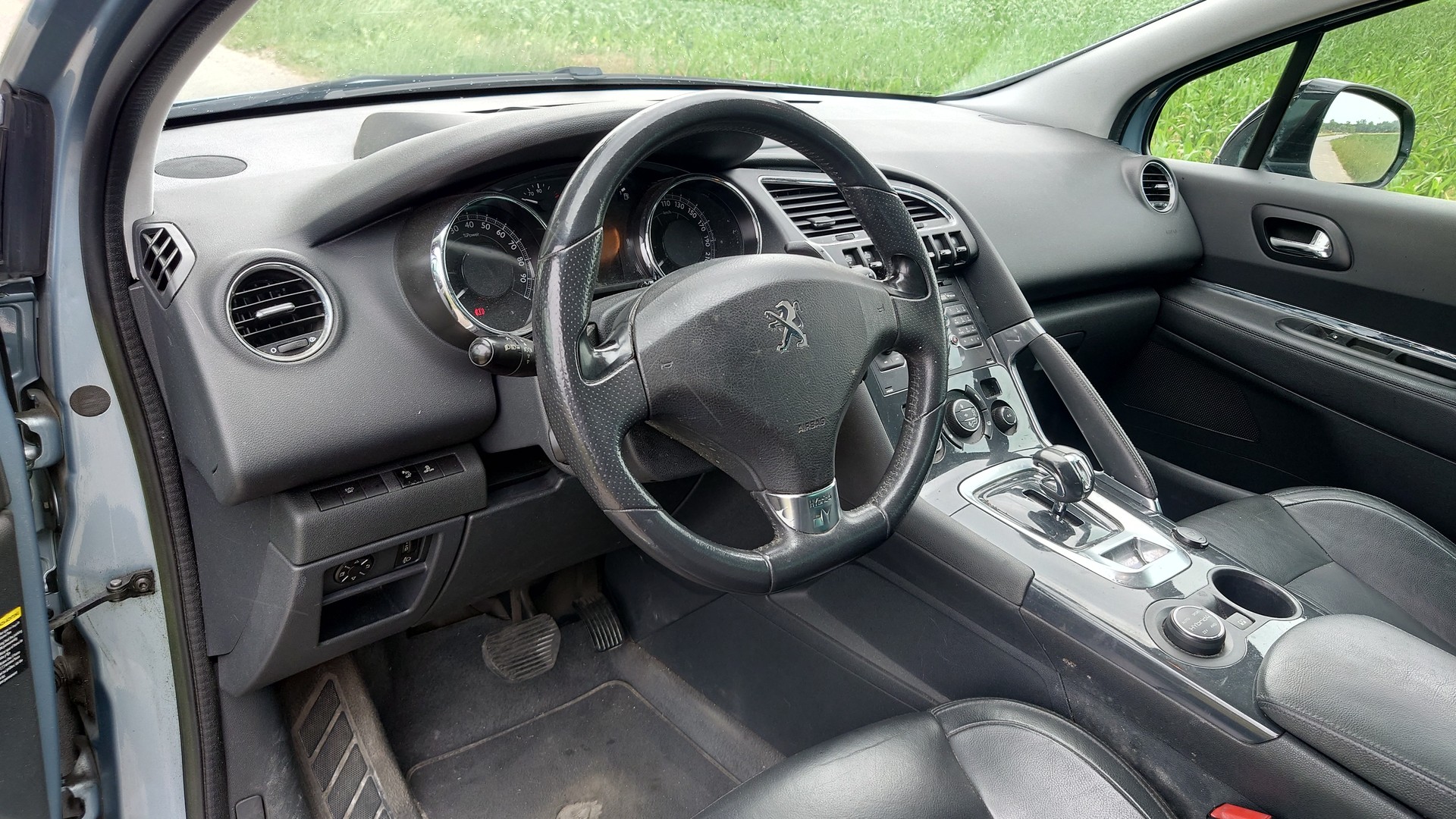PEUGEOT 3008 HYbrid4 2.0 HDI EGS6-image-10