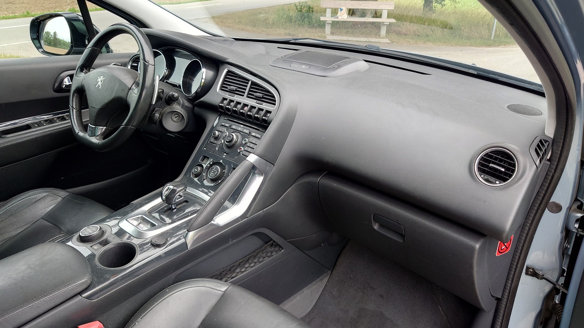 PEUGEOT 3008 HYbrid4 2.0 HDI EGS6-image-9