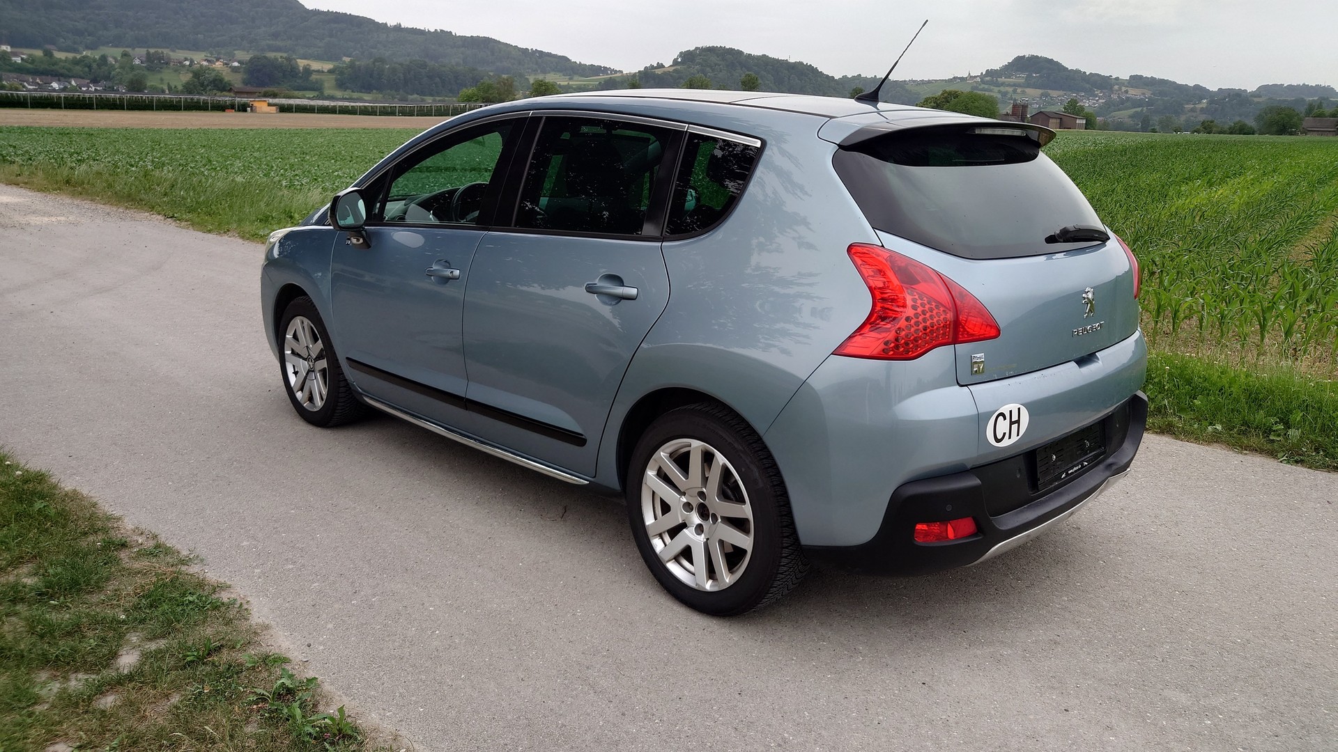 PEUGEOT 3008 HYbrid4 2.0 HDI EGS6-image-2