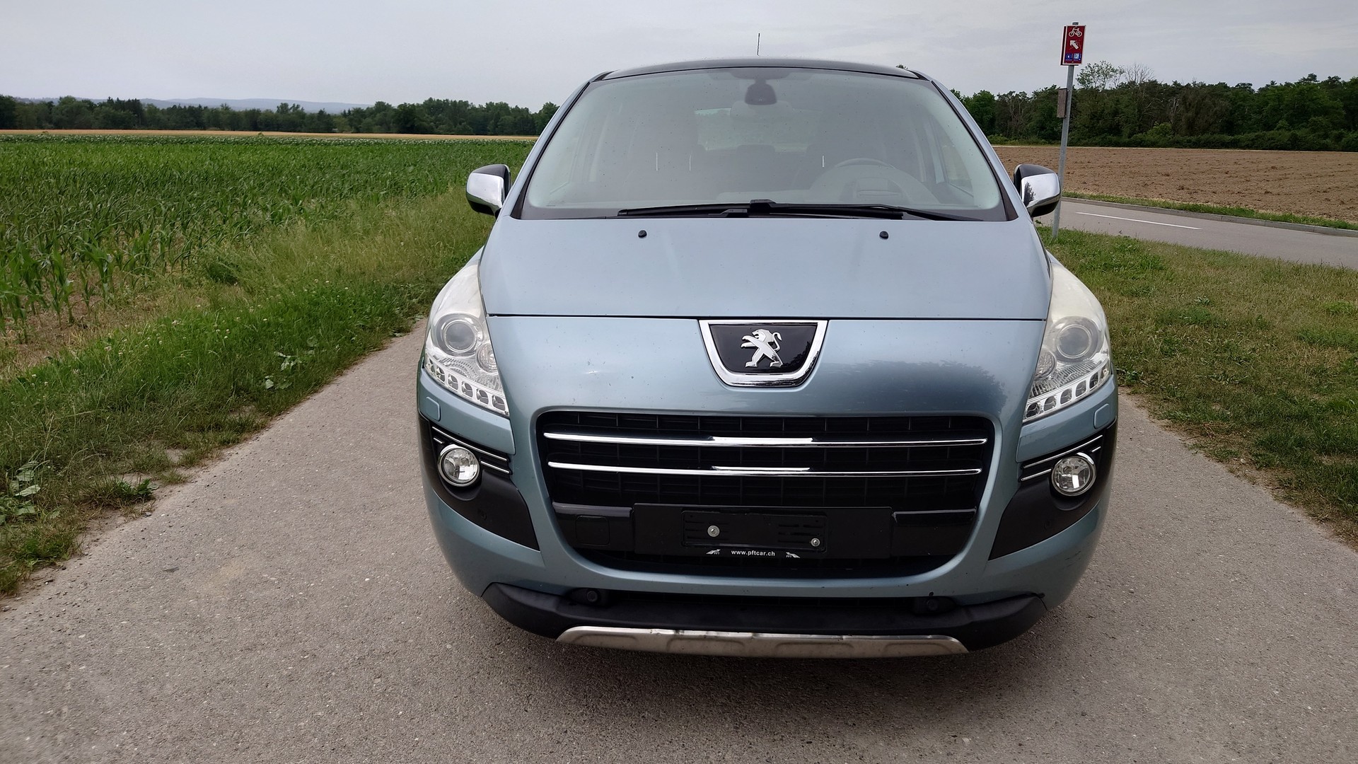 PEUGEOT 3008 HYbrid4 2.0 HDI EGS6-image-8