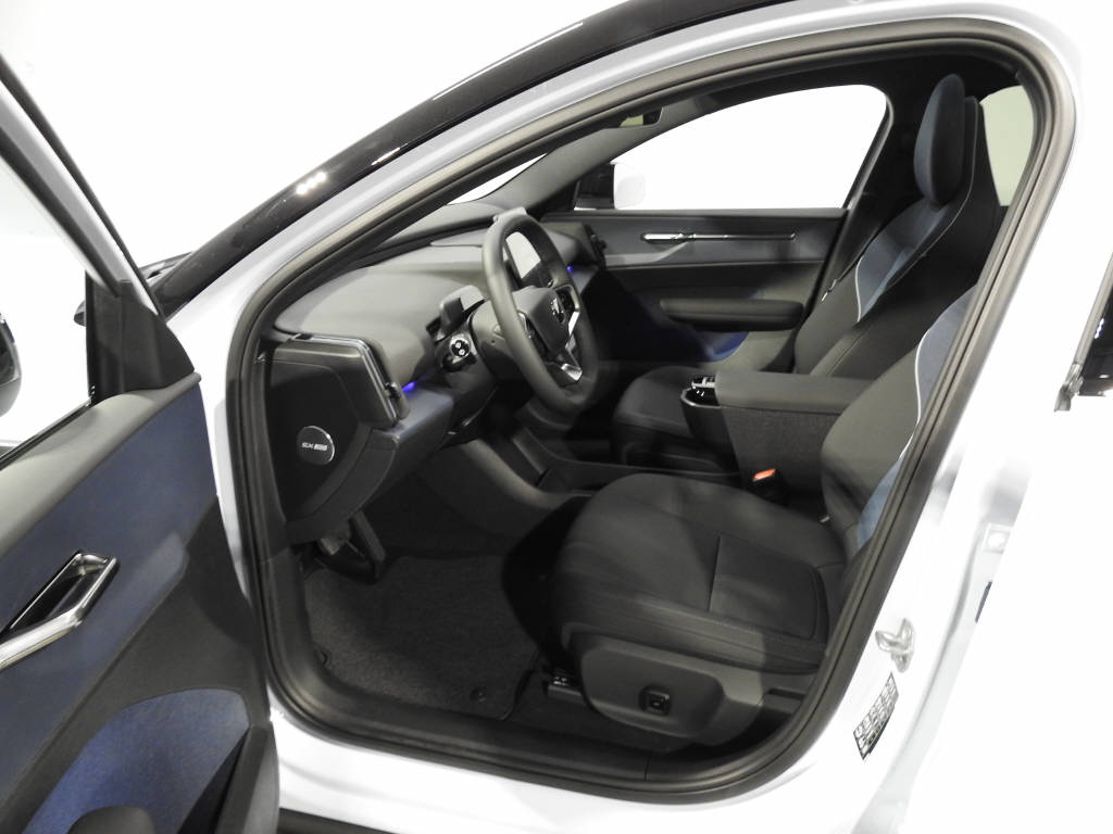 VOLVO EX 30 CC E60 Twin Performance AWD-image-9