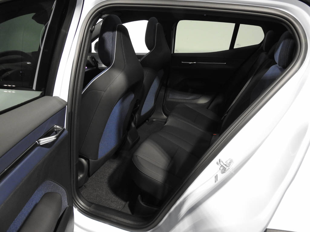VOLVO EX 30 CC E60 Twin Performance AWD-image-11