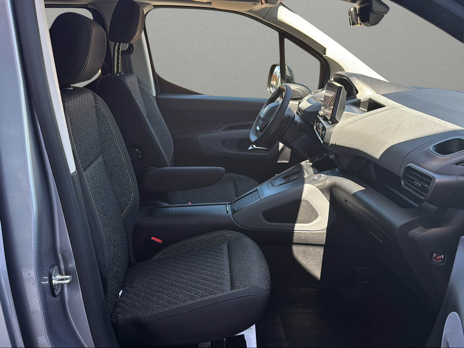 PEUGEOT Rifter Long 1.5 BlueHDi Family Edition EAT8-image-14