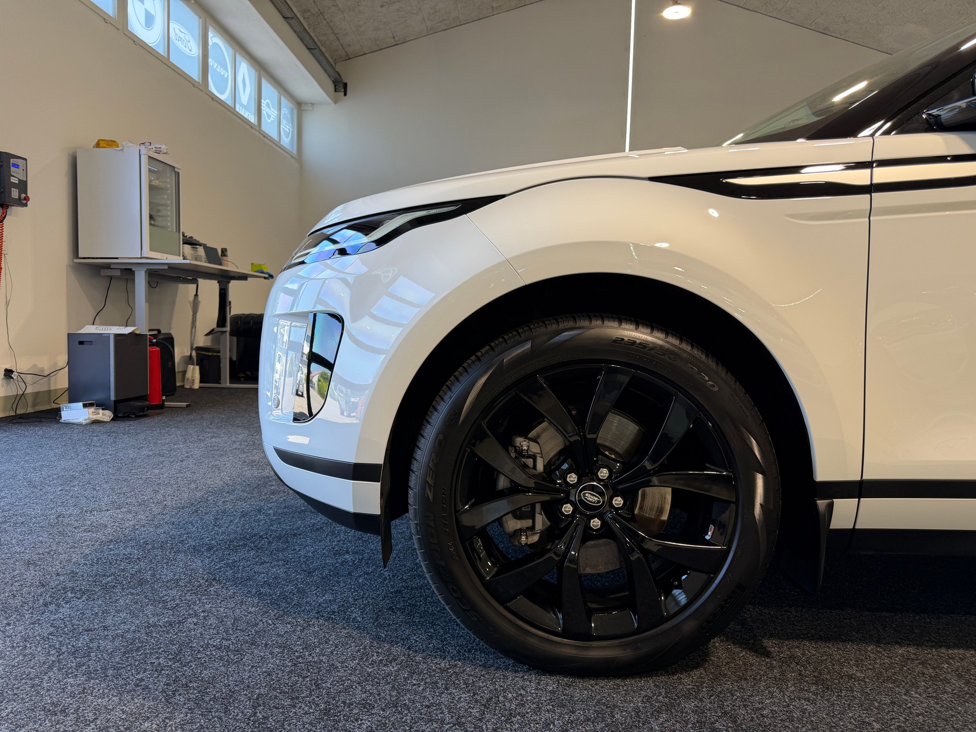 LAND ROVER Range Rover Evoque D 200 MHEV SE AT9-image-3