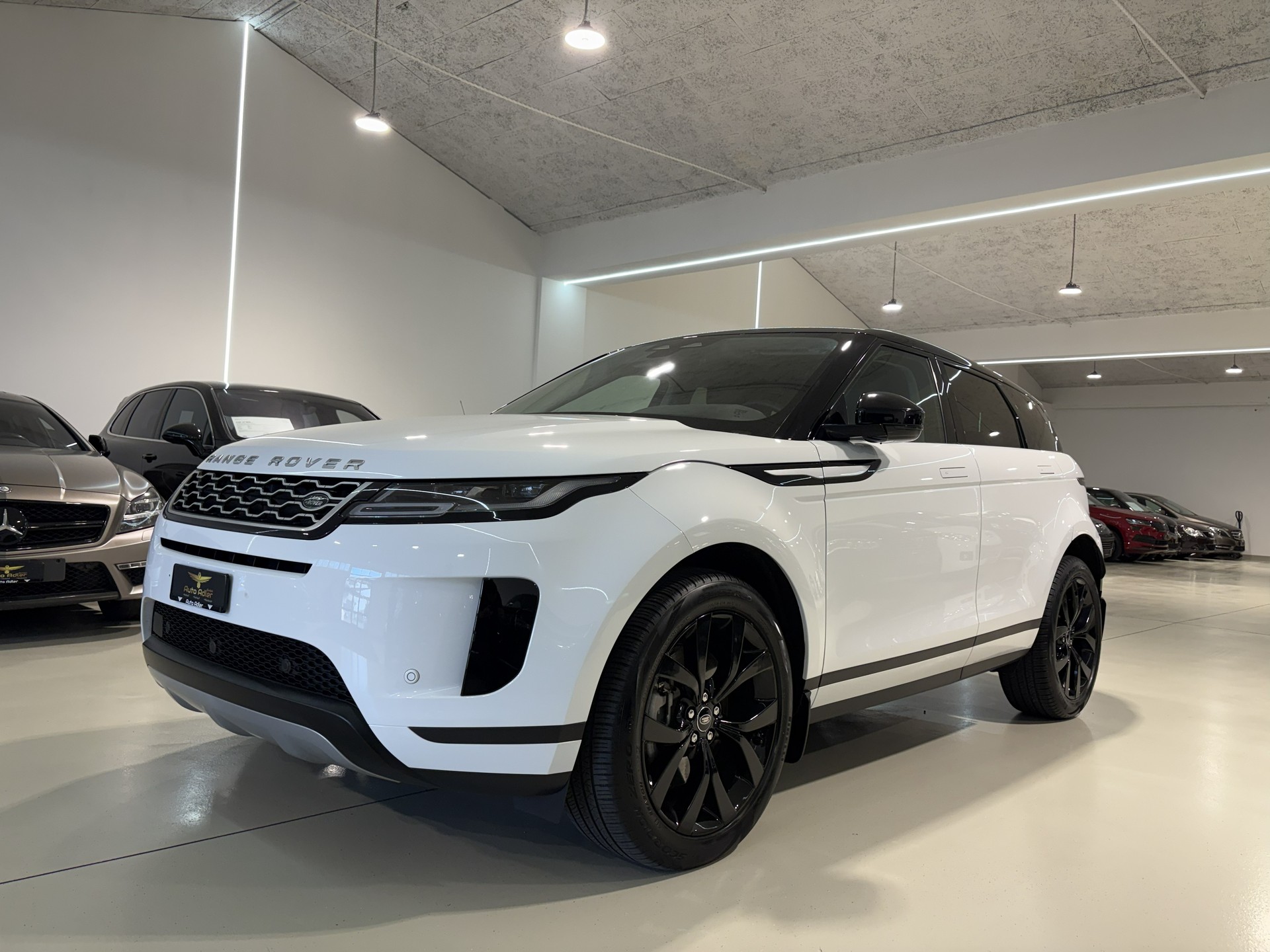 LAND ROVER Range Rover Evoque D 200 MHEV SE AT9-image-1