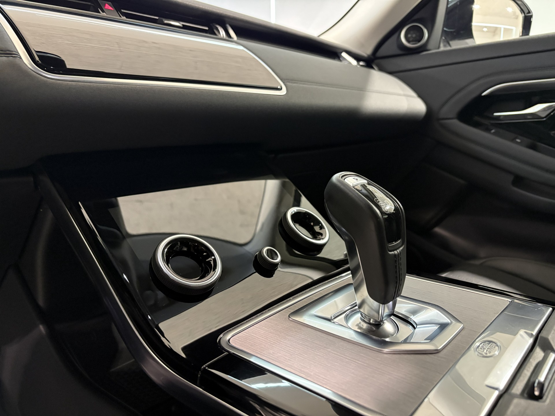 LAND ROVER Range Rover Evoque D 200 MHEV SE AT9-image-16