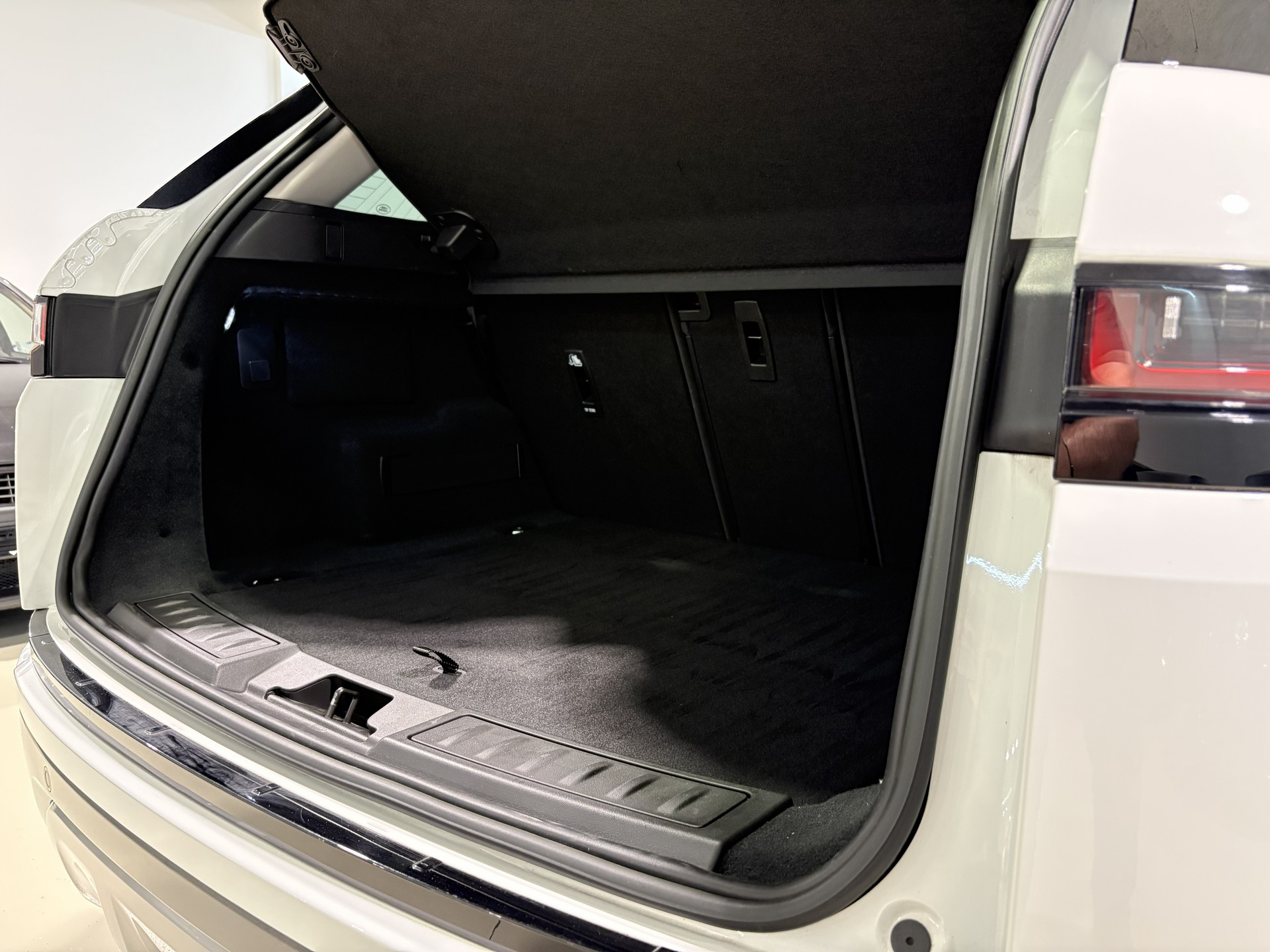 LAND ROVER Range Rover Evoque D 200 MHEV SE AT9-image-8