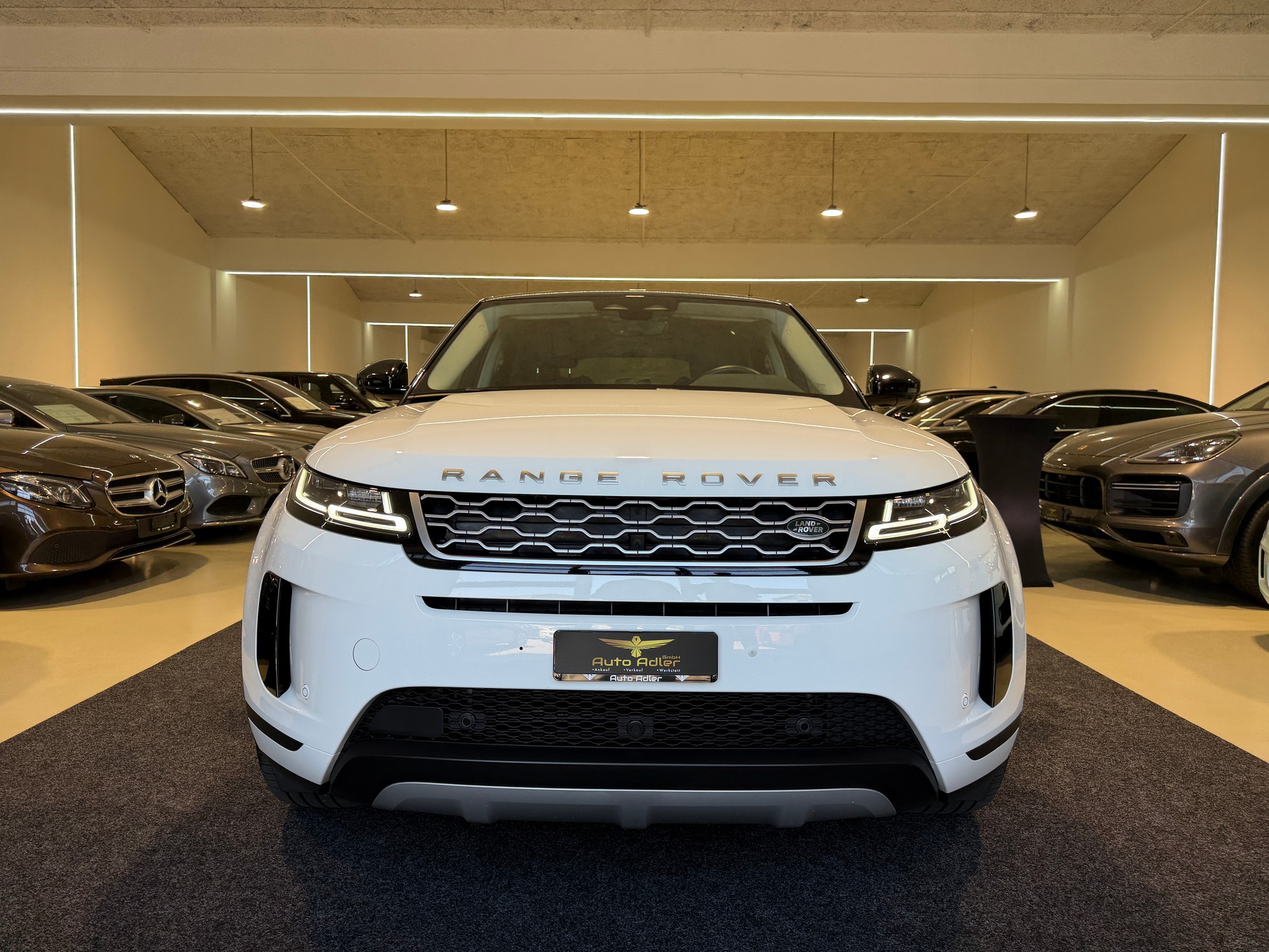 LAND ROVER Range Rover Evoque D 200 MHEV SE AT9-image-0