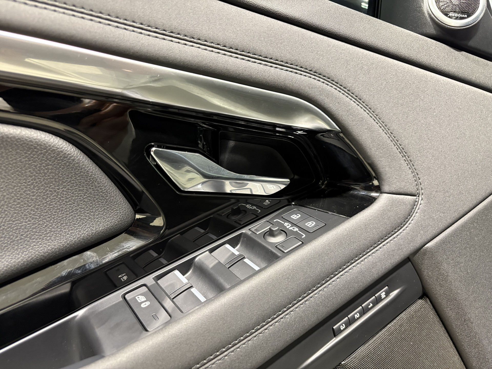 LAND ROVER Range Rover Evoque D 200 MHEV SE AT9-image-17