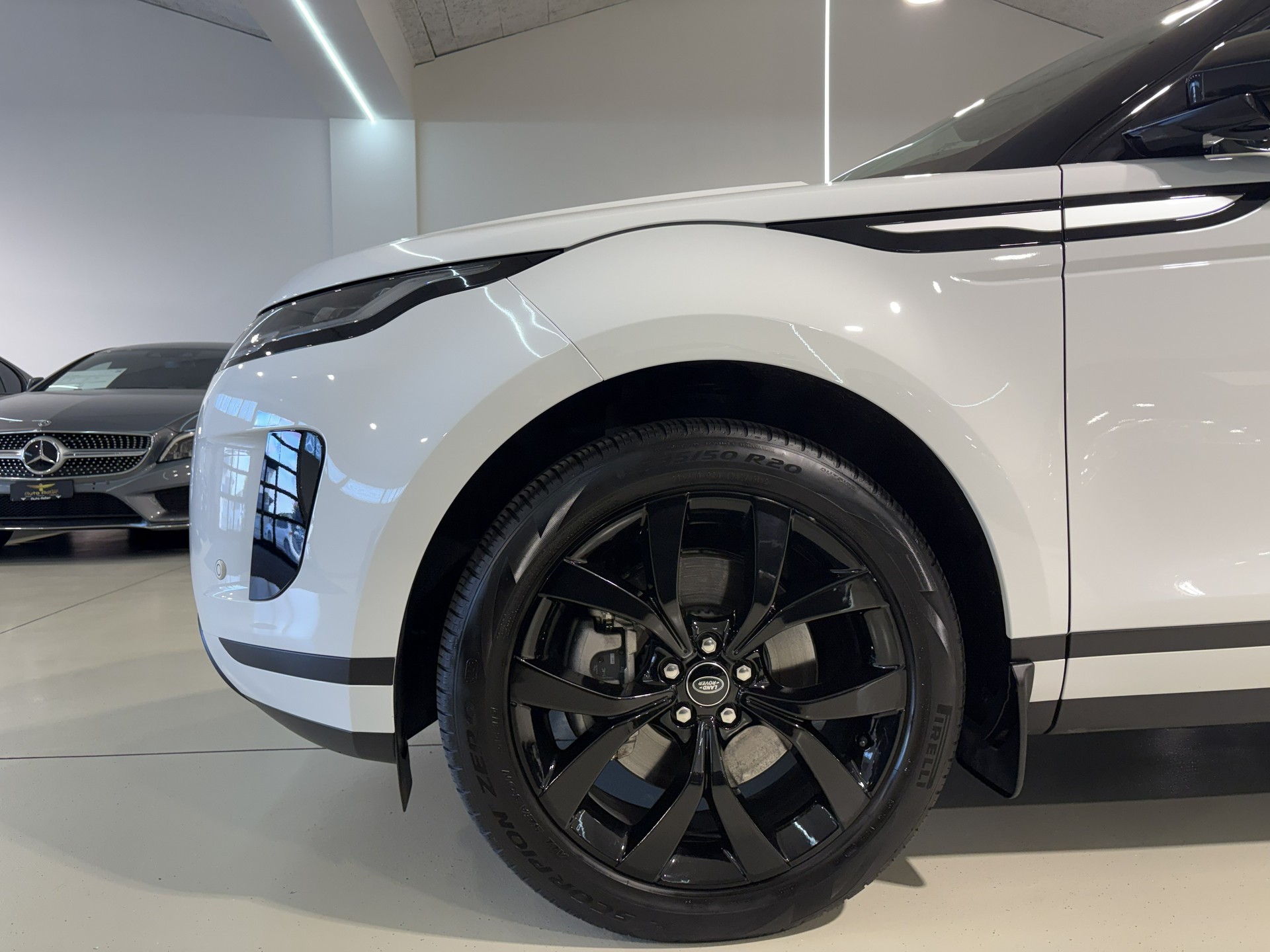 LAND ROVER Range Rover Evoque D 200 MHEV SE AT9-image-3