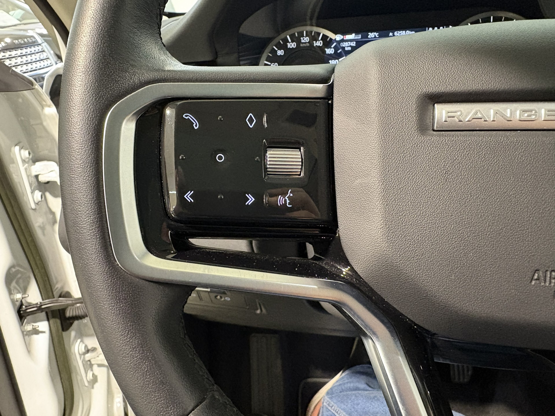 LAND ROVER Range Rover Evoque D 200 MHEV SE AT9-image-20