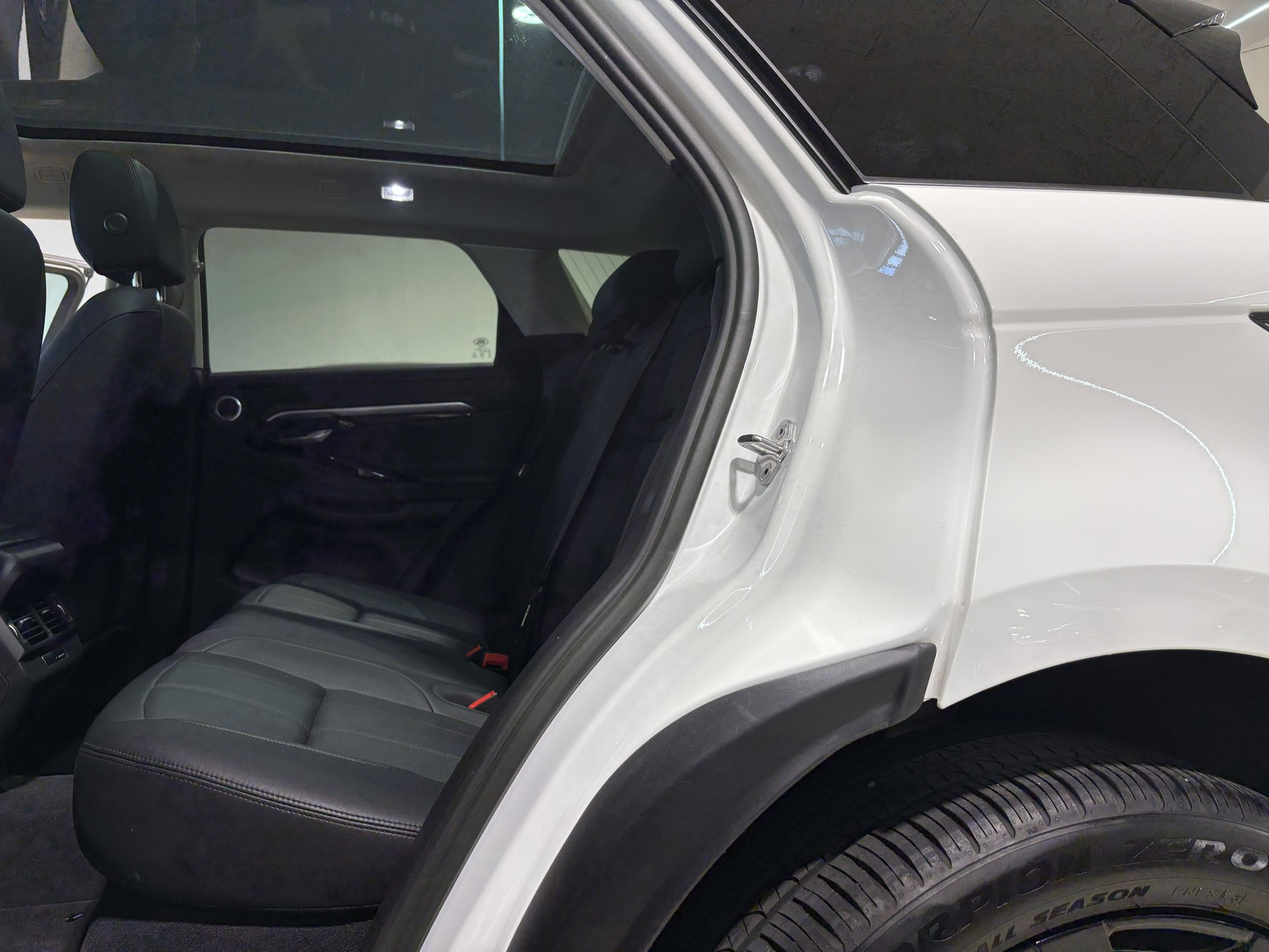 LAND ROVER Range Rover Evoque D 200 MHEV SE AT9-image-5