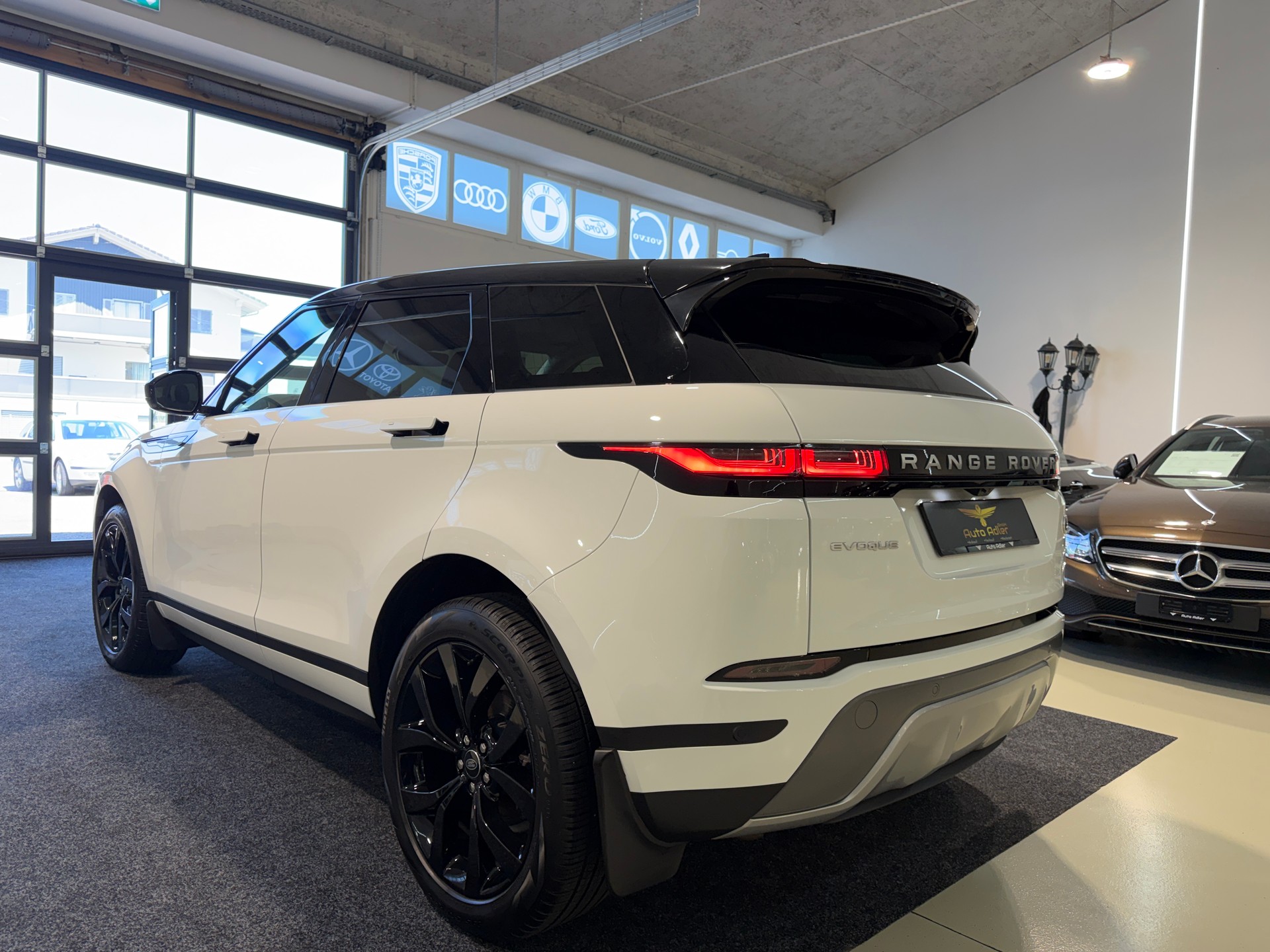LAND ROVER Range Rover Evoque D 200 MHEV SE AT9-image-5