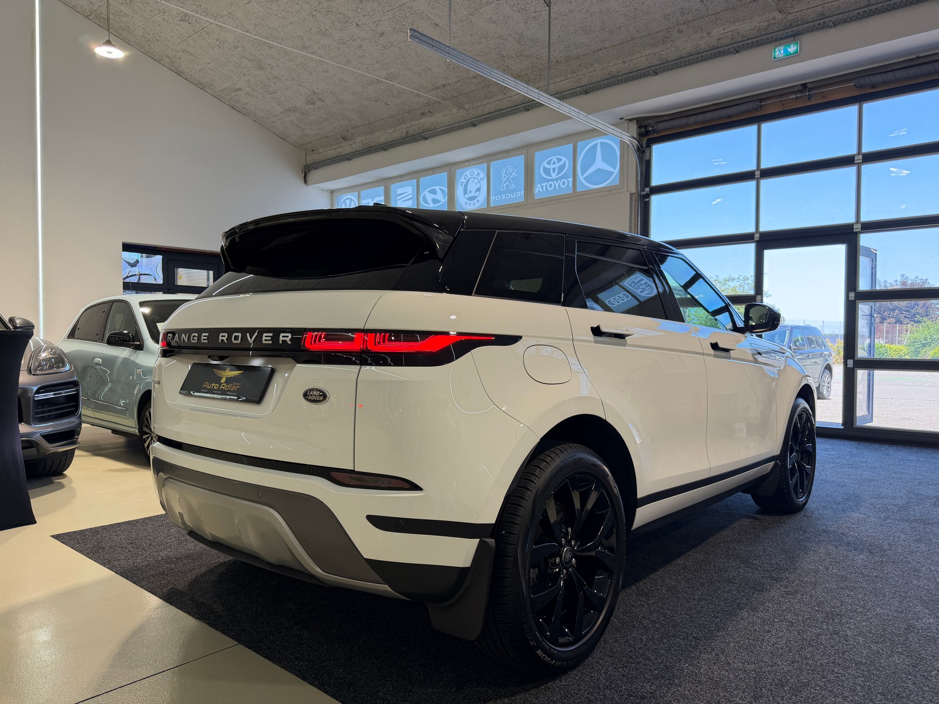 LAND ROVER Range Rover Evoque D 200 MHEV SE AT9-image-8