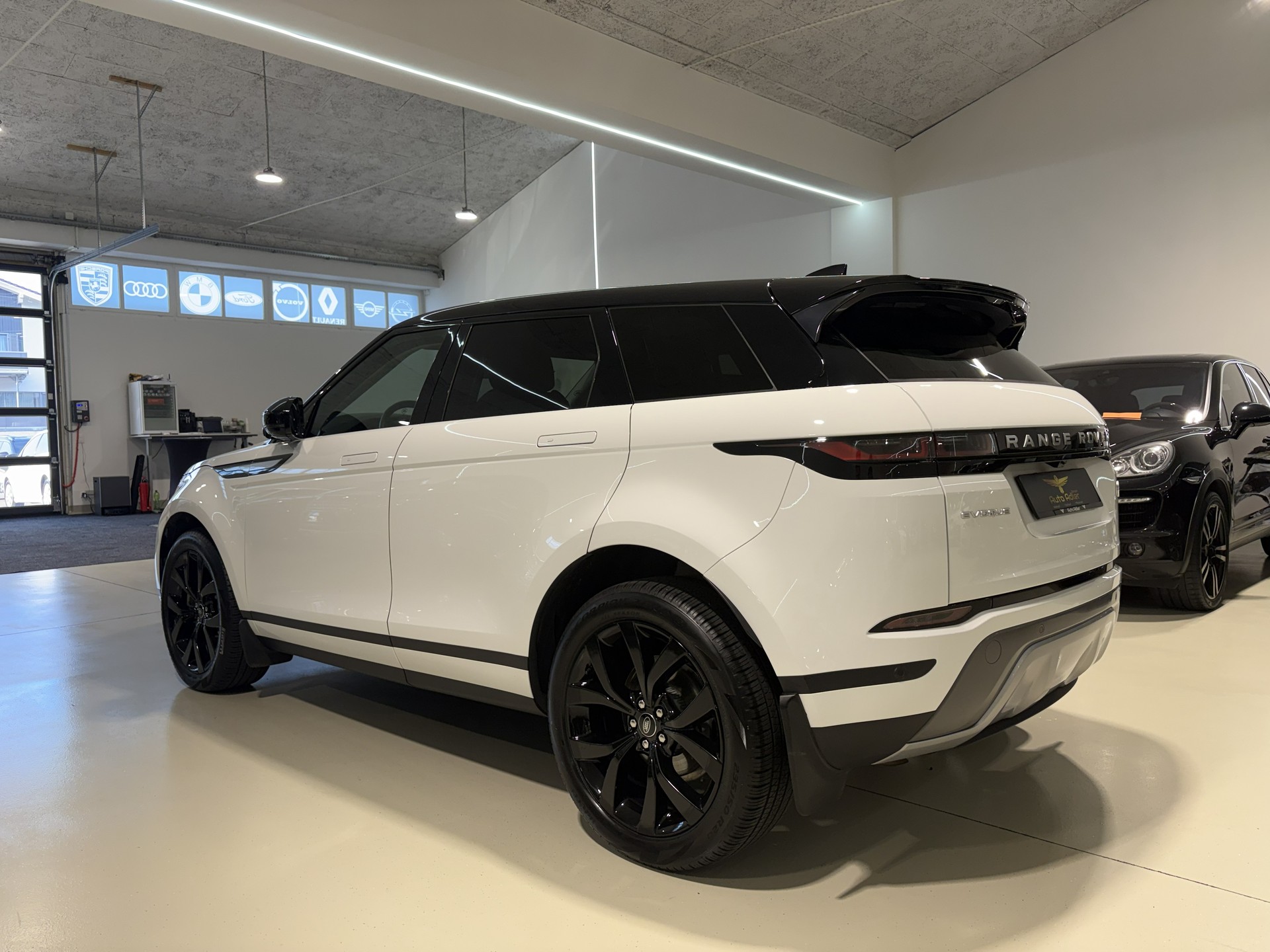 LAND ROVER Range Rover Evoque D 200 MHEV SE AT9-image-4