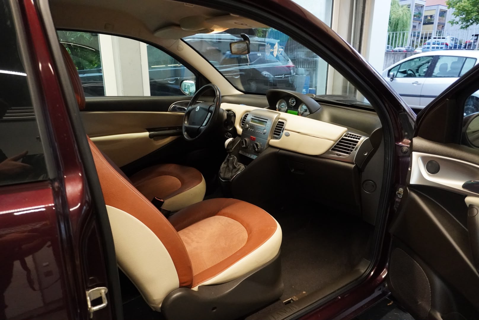 LANCIA Ypsilon 1.4 16V Platino-image-8