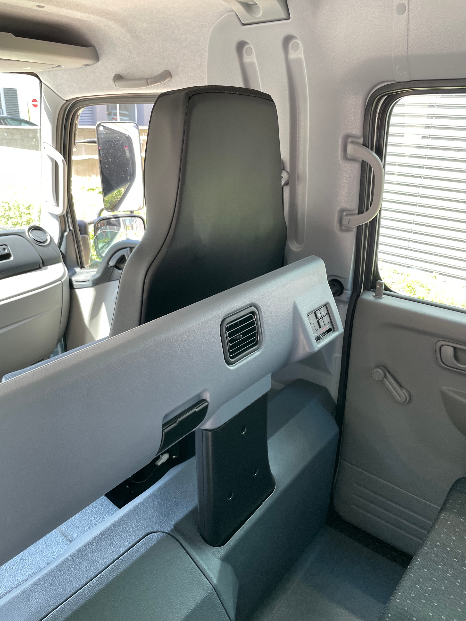 MITSUBISHI FUSO CANTER 3C15D, manuell-image-15