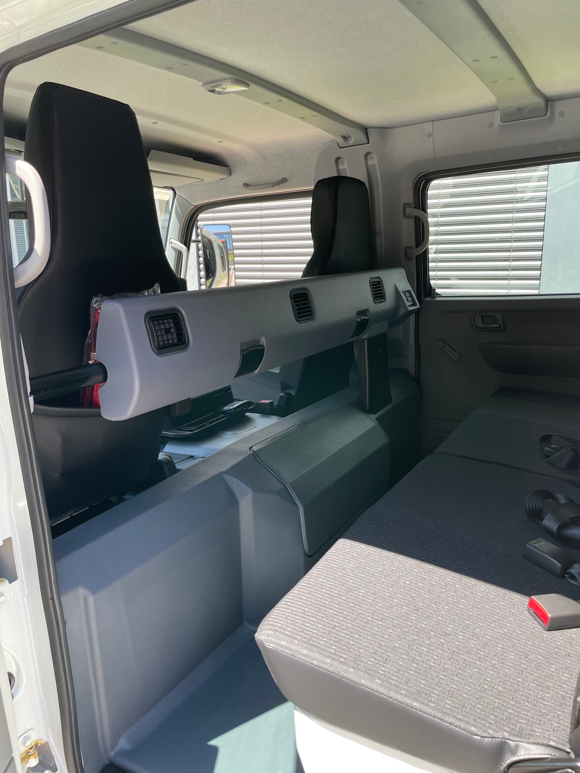 MITSUBISHI FUSO CANTER 3C15D, manuell-image-13