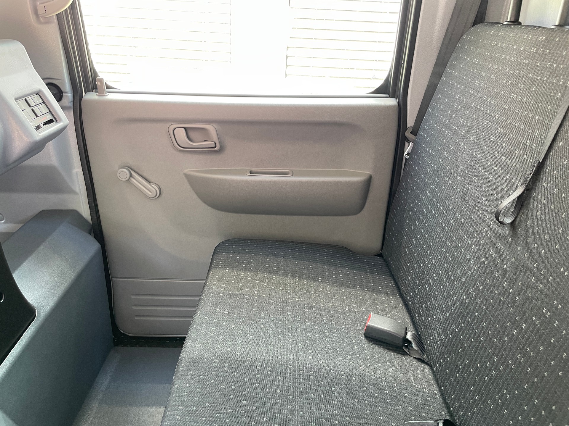 MITSUBISHI FUSO CANTER 3C15D, manuell-image-17