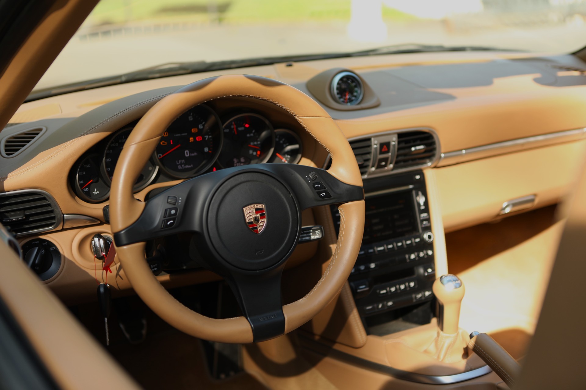 PORSCHE 911 Cabrio Carrera 4 GTS boîte maneulle ( RARE )-image-6