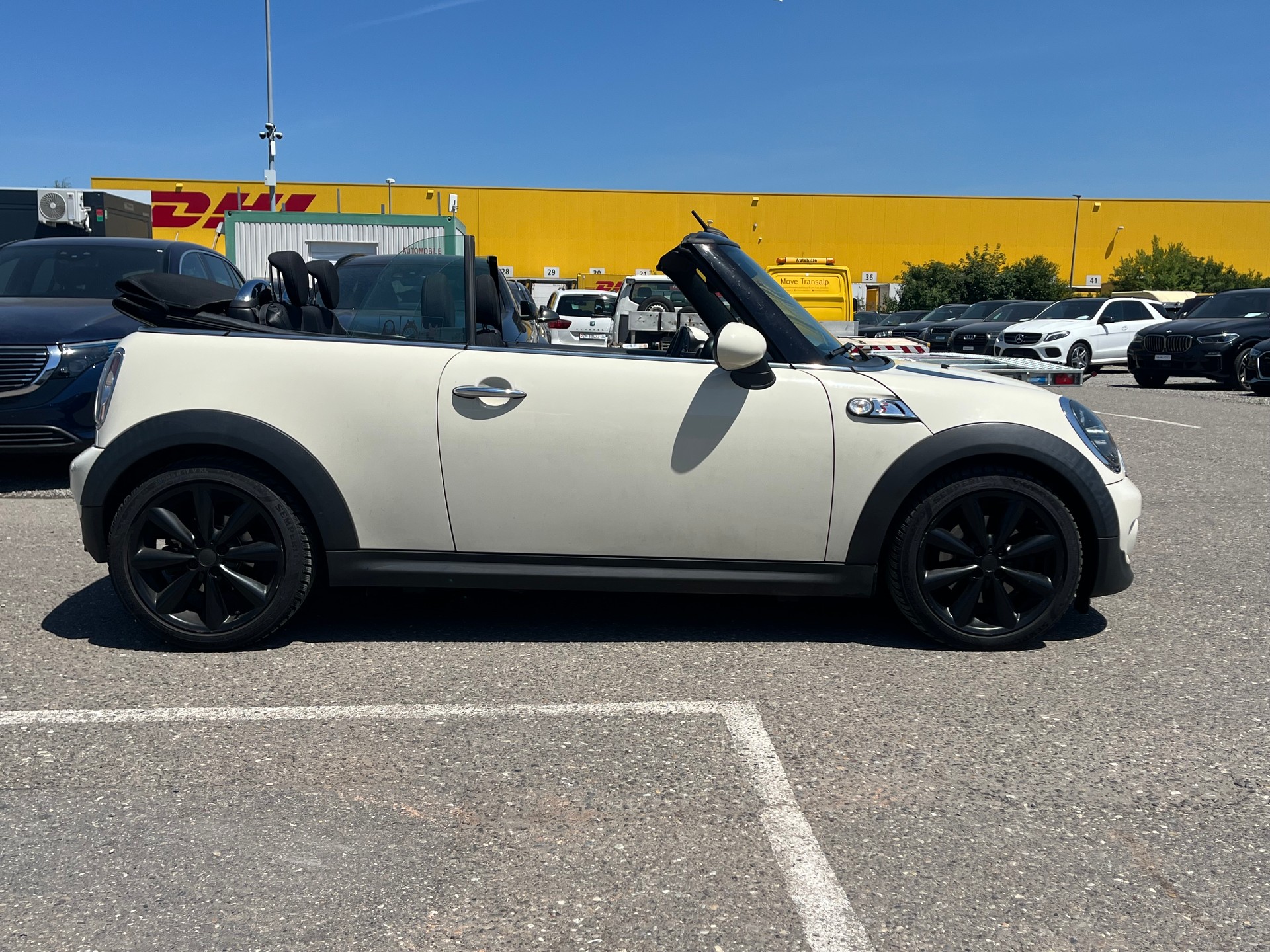 MINI Cooper S Cabriolet-image-1