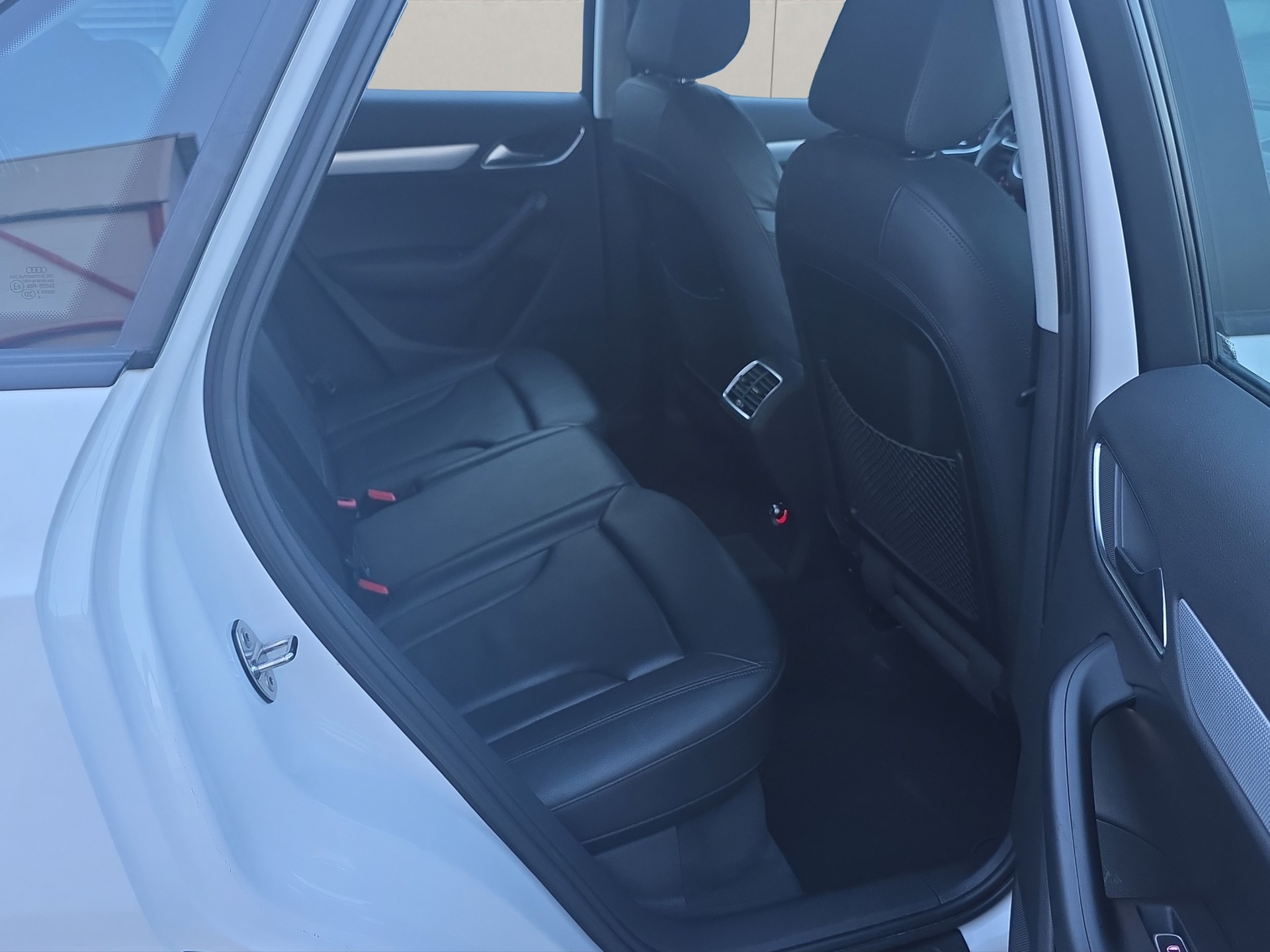 AUDI Q3 2.0 TDI sport quattro S-tronic-image-13