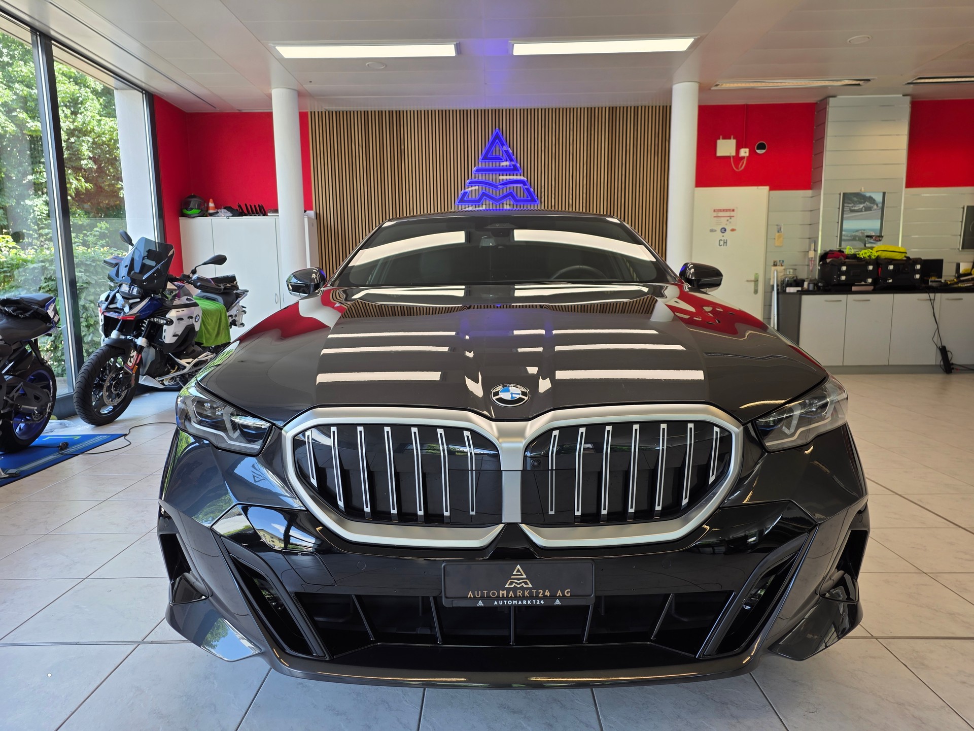 BMW 520d xDrive 48V M Sport Steptronic-image-1