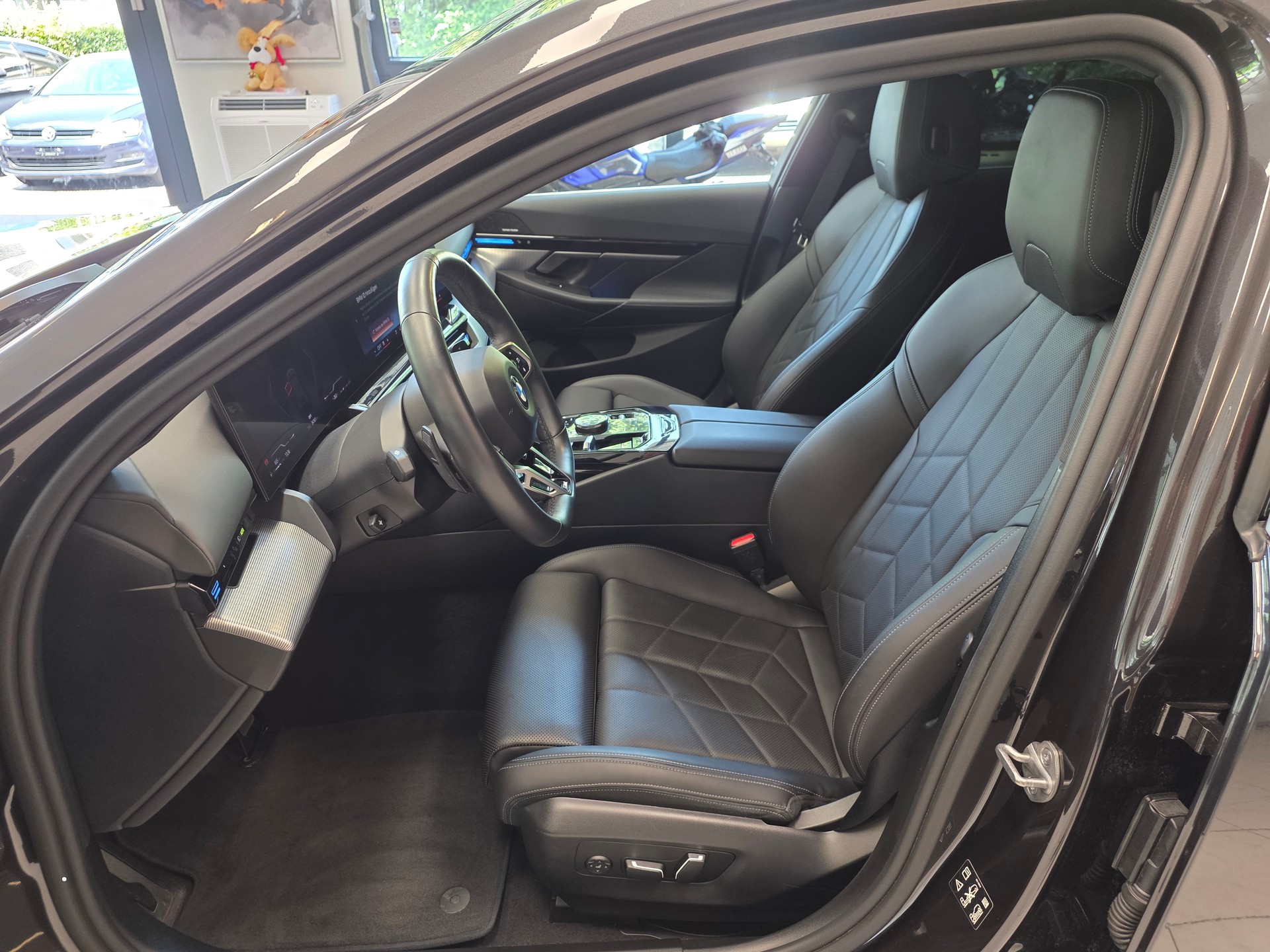 BMW 520d xDrive 48V M Sport Steptronic-image-3