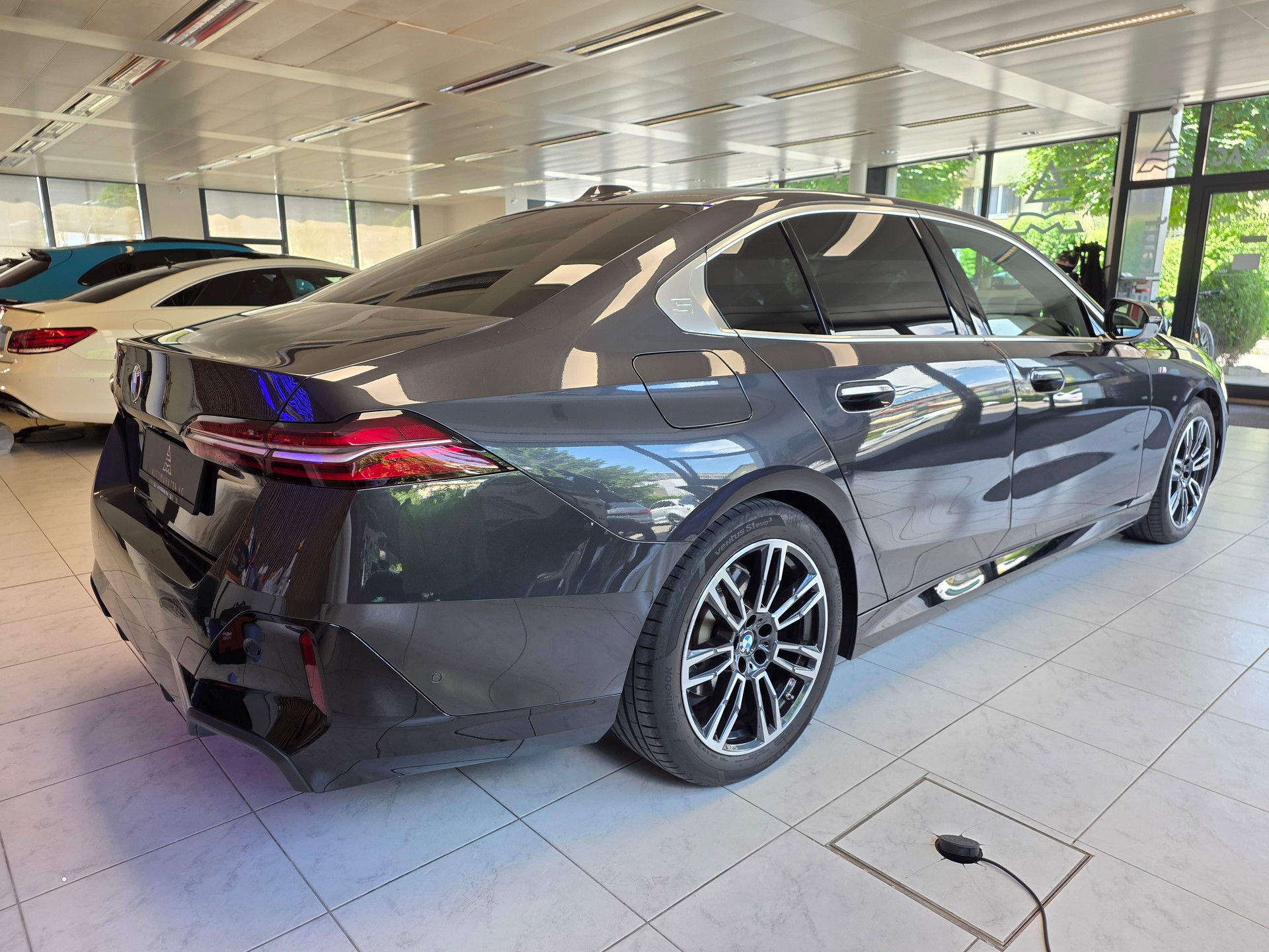 BMW 520d xDrive 48V M Sport Steptronic-image-15