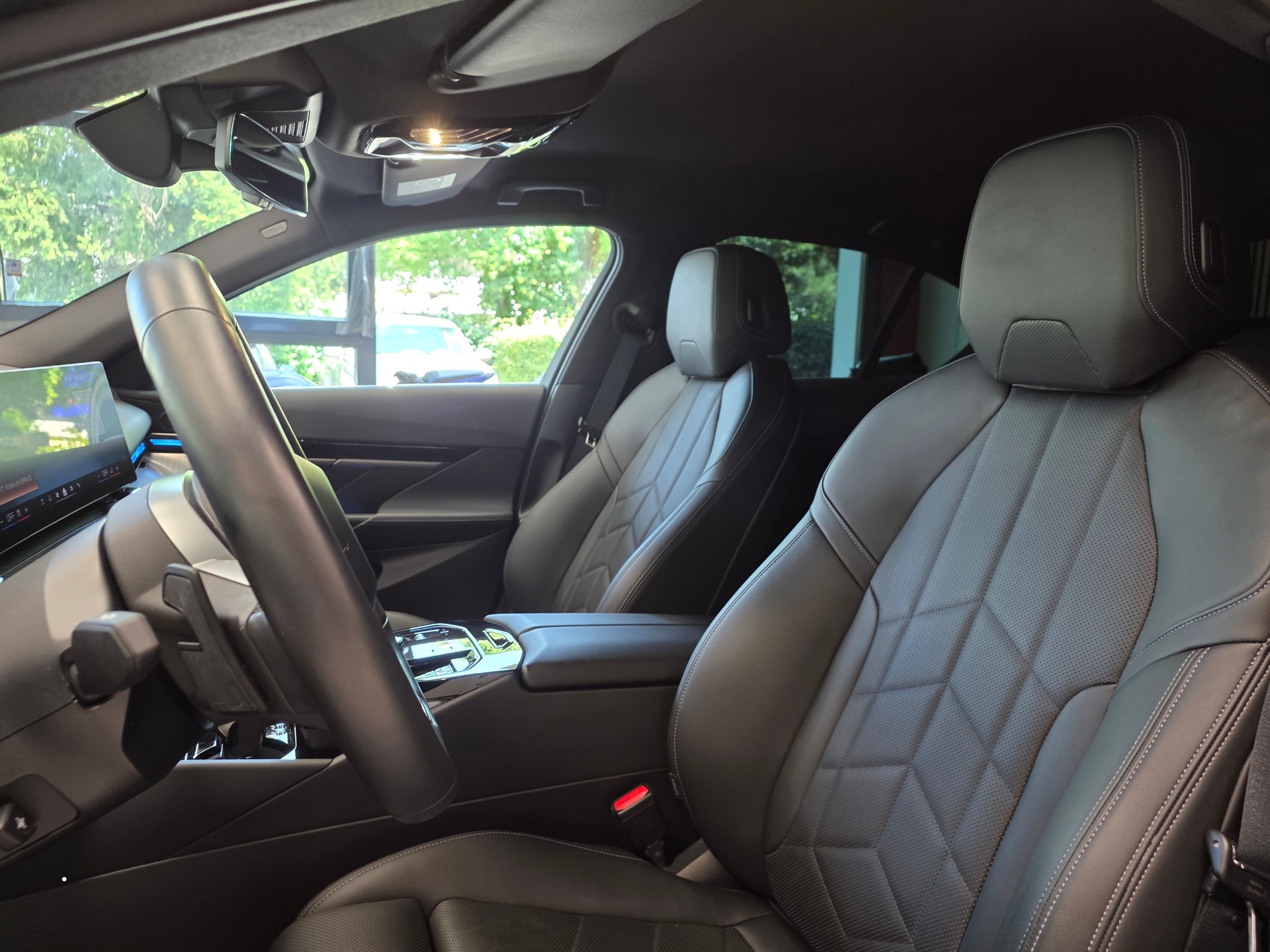BMW 520d xDrive 48V M Sport Steptronic-image-4
