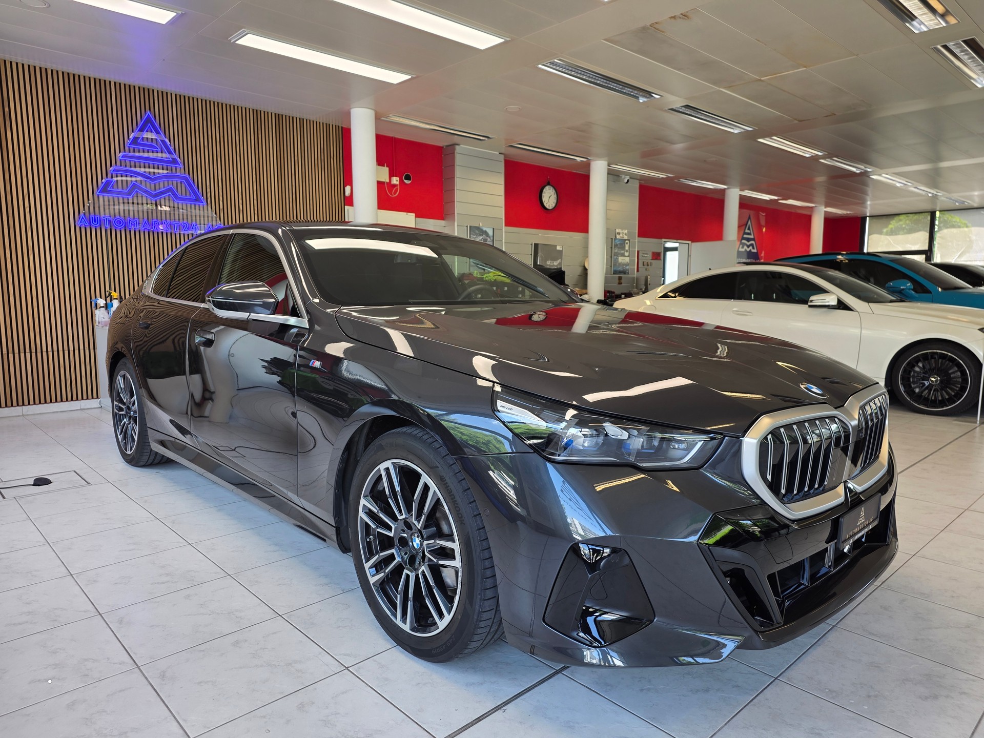 BMW 520d xDrive 48V M Sport Steptronic-image-0