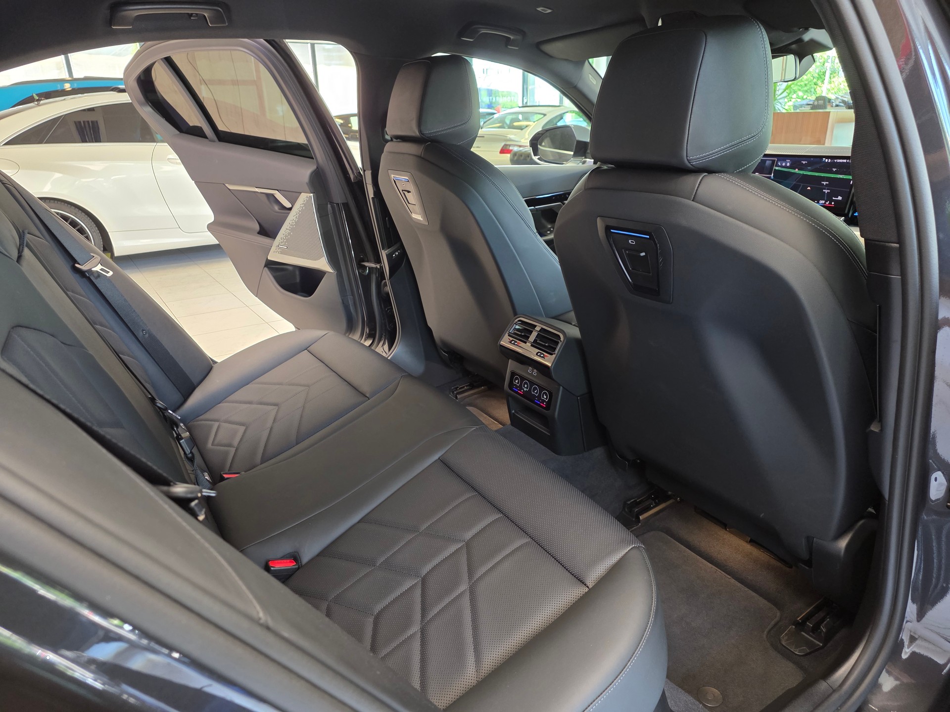 BMW 520d xDrive 48V M Sport Steptronic-image-10