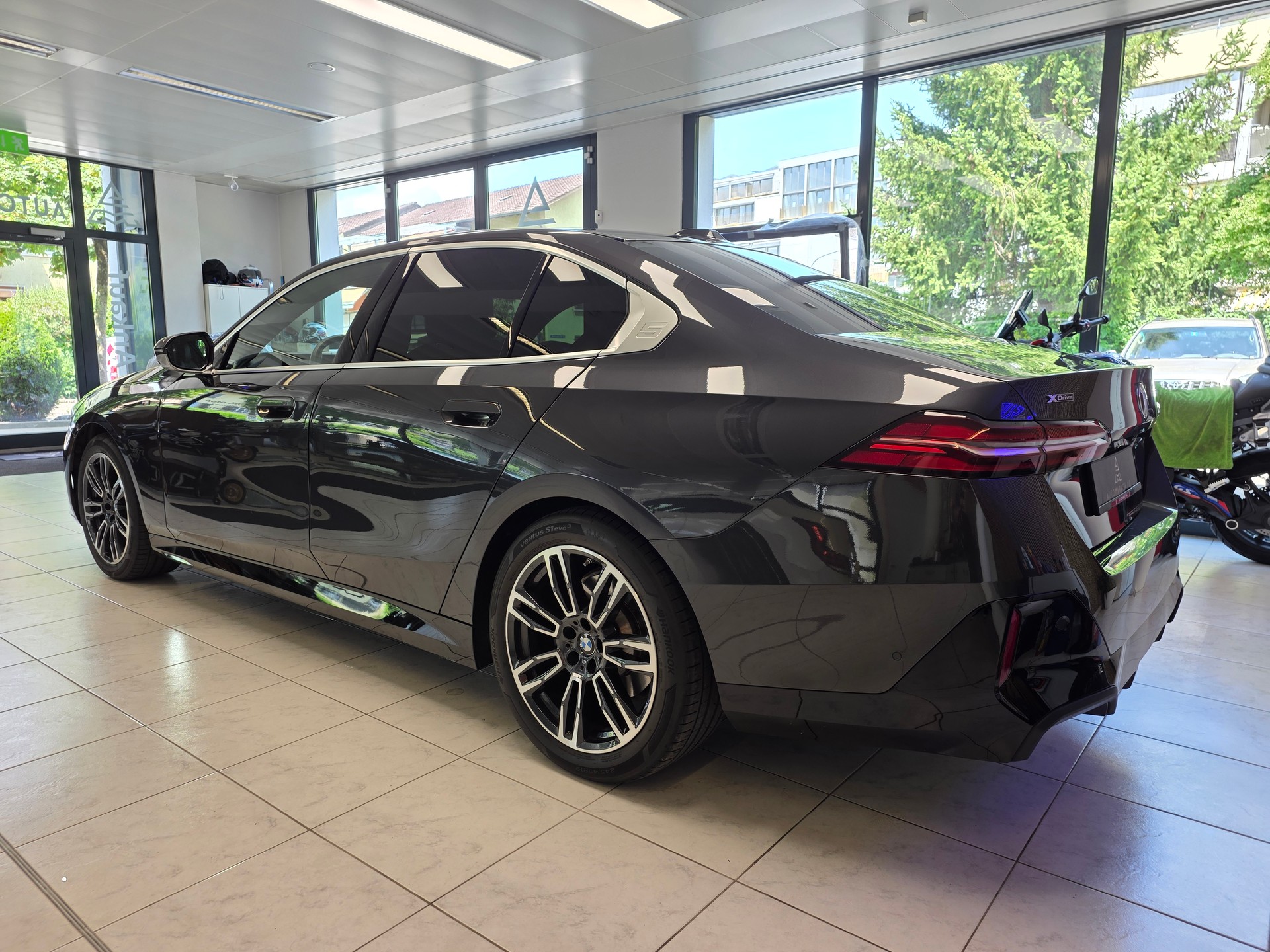 BMW 520d xDrive 48V M Sport Steptronic-image-13